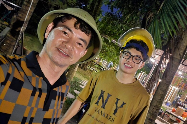 Sao Việt 24h: Đàm Vĩnh Hưng chúc mẹ ruột của con trai hạnh phúc, nhắc lại bài thơ tặng riêng trong đám cưới 8 Sao Việt 24h: Đàm Vĩnh Hưng chúc mẹ ruột của con trai hạnh phúc, nhắc lại bài thơ tặng riêng trong đám cưới - 7