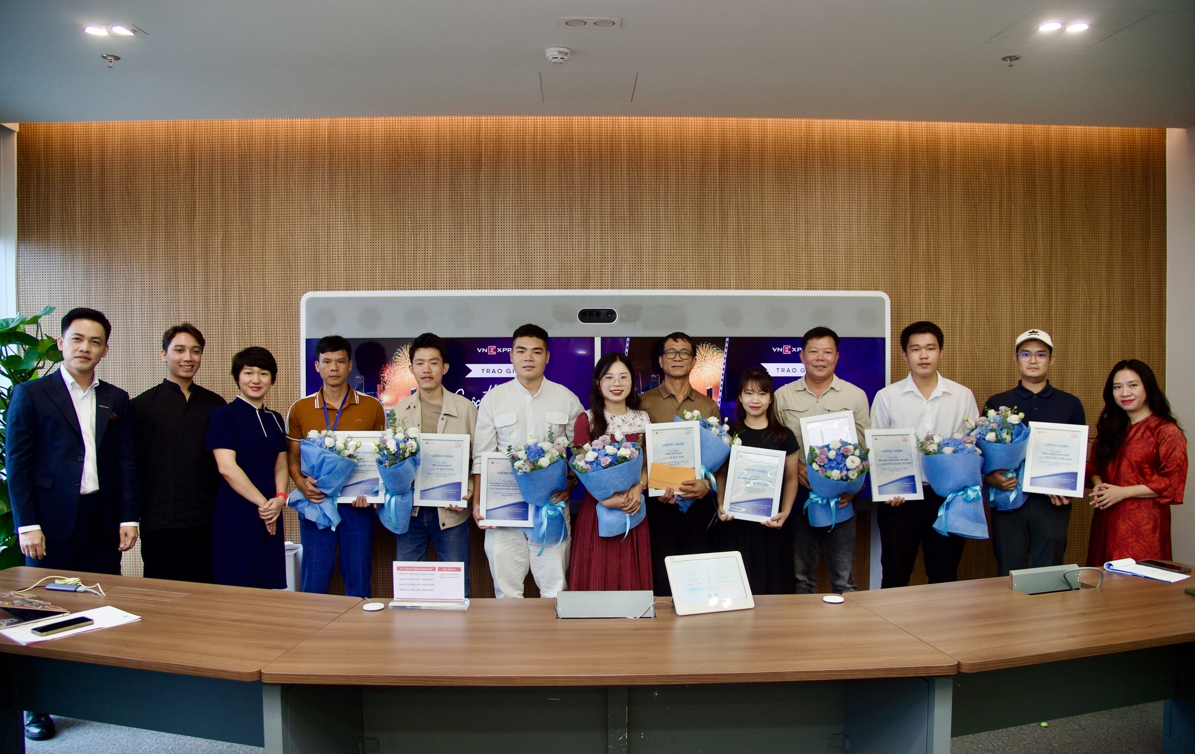 1759927350 158 Vietnam Vibes hut gan 300 tac pham lan toa niem