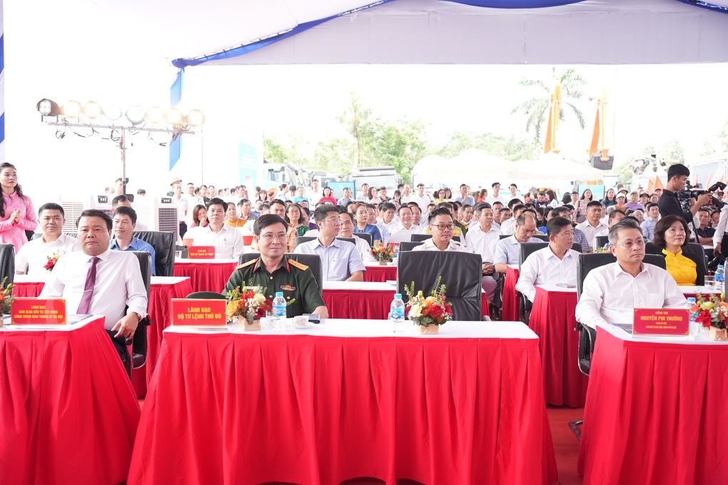 Liên danh Trungnam EC thi công cầu Thượng Cát và đường dẫn hai đầu cầu - 3