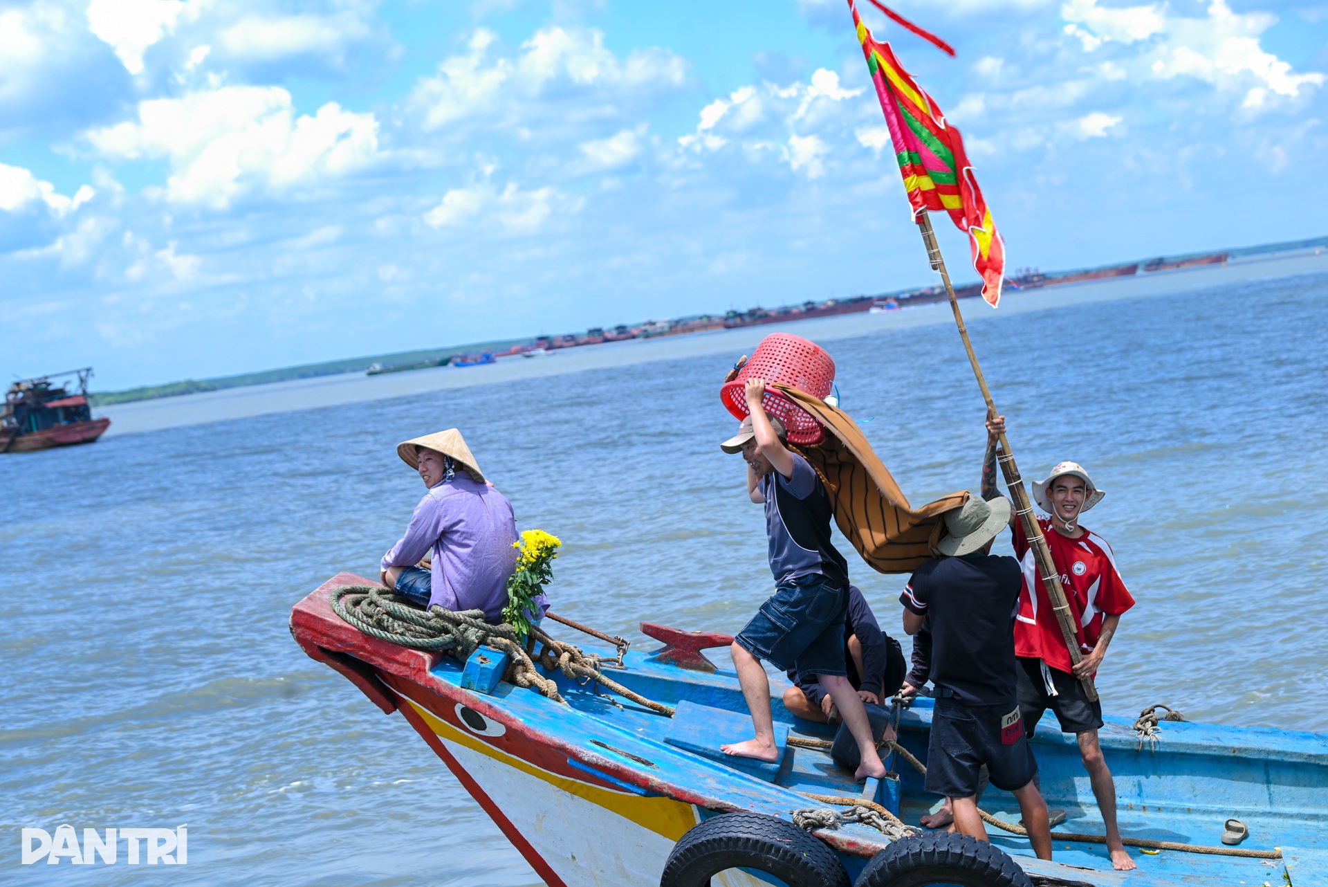 Cần Giờ rộn ràng Lễ hội Nghinh Ông, hàng trăm ngư dân ra khơi cầu bình an - 7
