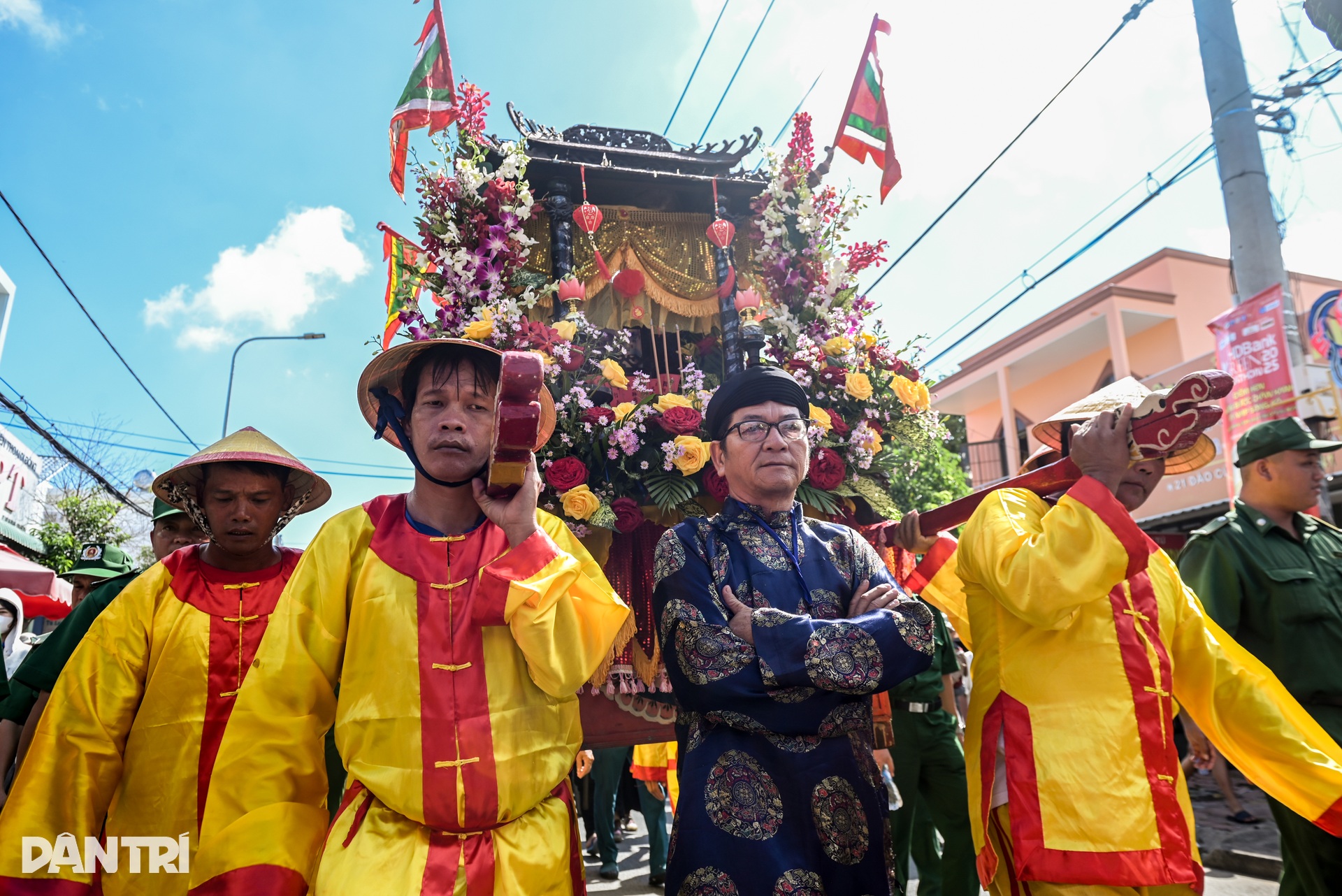 Cần Giờ rộn ràng Lễ hội Nghinh Ông, hàng trăm ngư dân ra khơi cầu bình an - 9