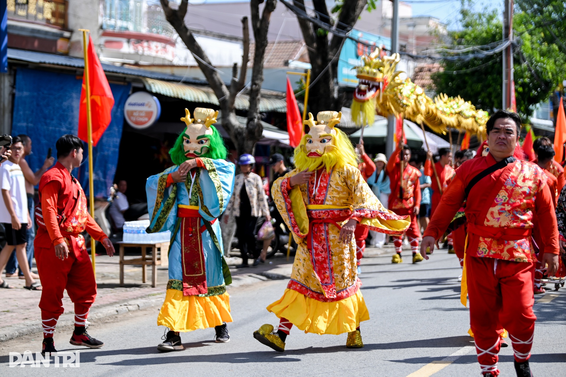 Cần Giờ rộn ràng Lễ hội Nghinh Ông, hàng trăm ngư dân ra khơi cầu bình an - 11