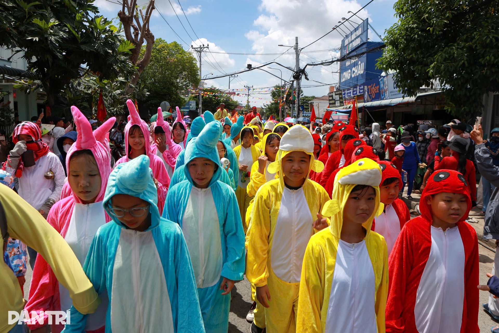 Cần Giờ rộn ràng Lễ hội Nghinh Ông, hàng trăm ngư dân ra khơi cầu bình an - 12