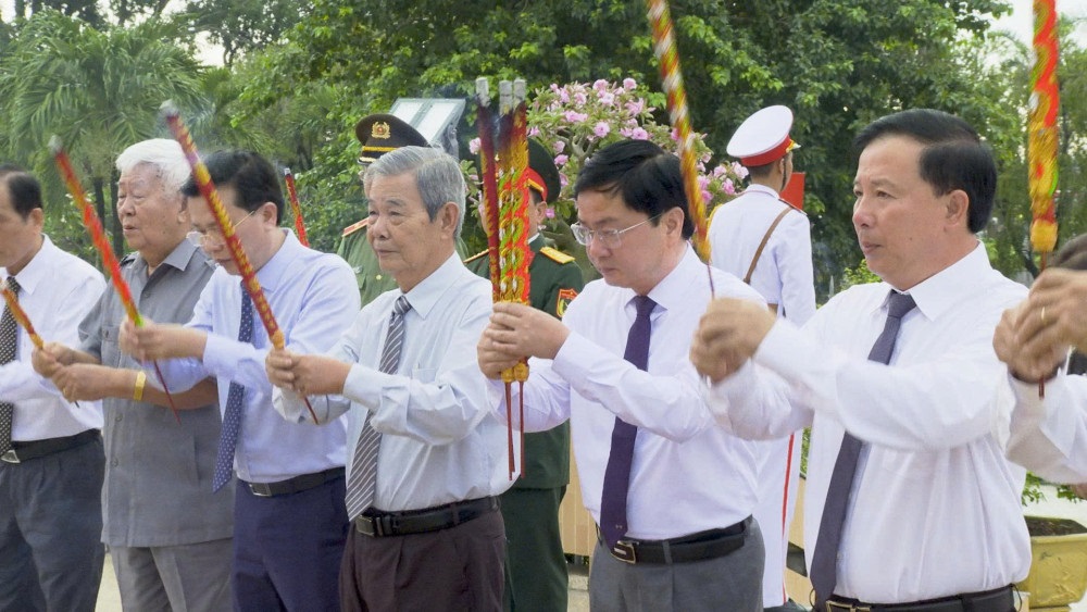 Đại hội Đại biểu Đảng bộ tỉnh Tây Ninh không nhận hoa chúc mừng - Ảnh 2.