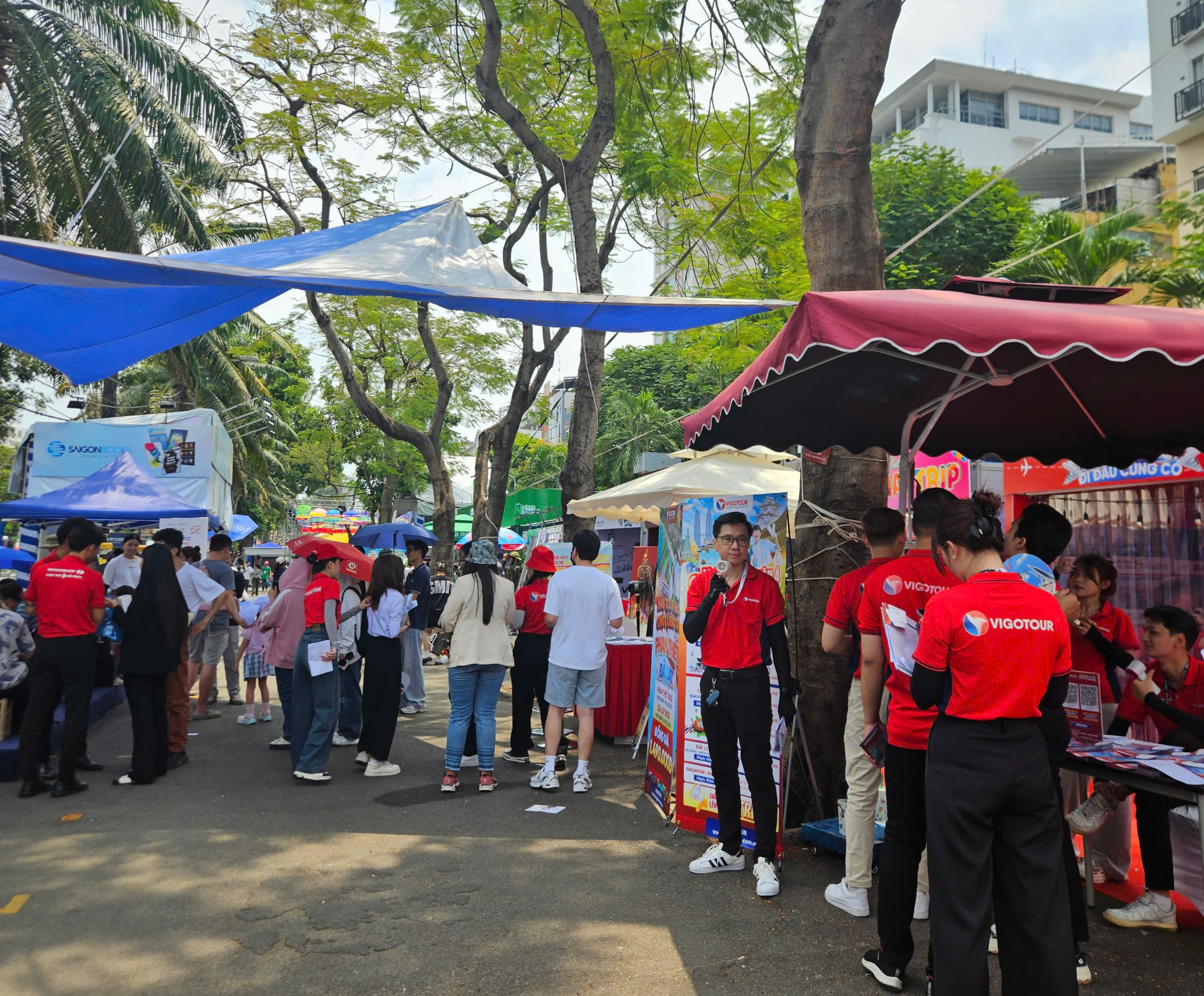 Xuyên trưa đội nắng đi mua tour giảm giá tại ngày hội du lịch TP HCM- Ảnh 4.