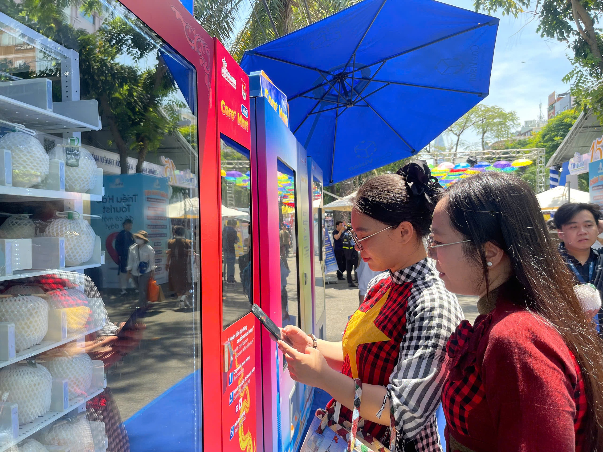 Xuyên trưa đội nắng đi mua tour giảm giá tại ngày hội du lịch TP HCM- Ảnh 6.