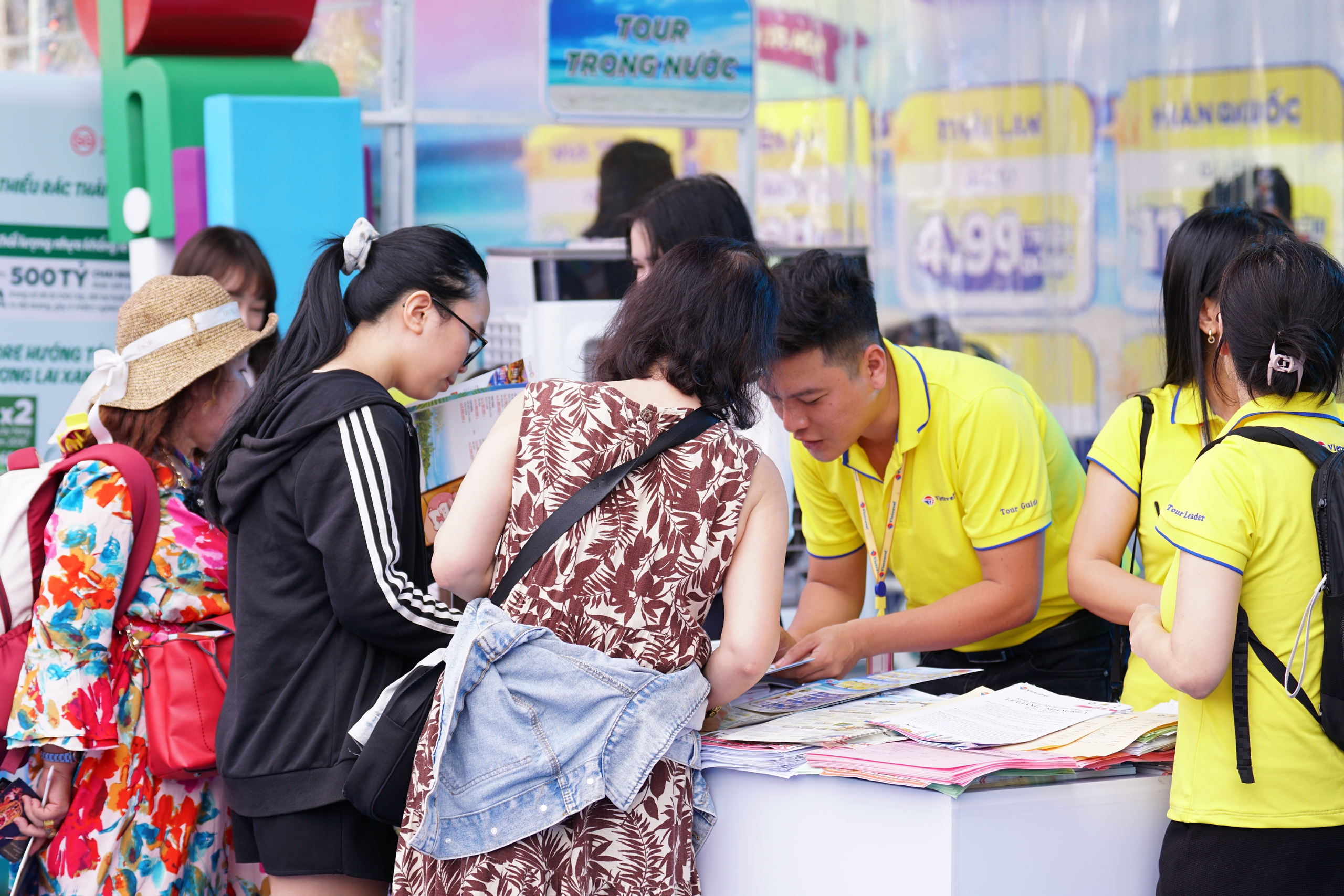 Cuối tuần săn tour giảm giá 