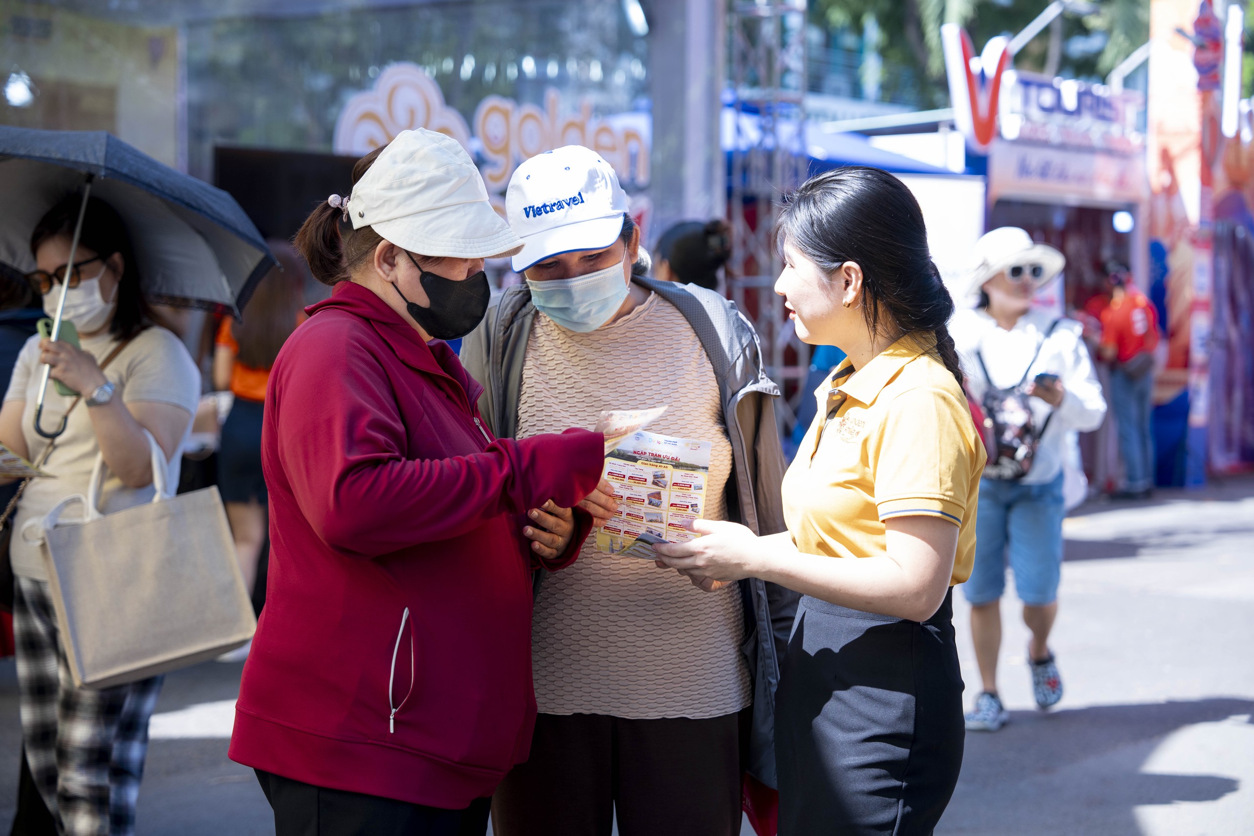 Cuối tuần săn tour giảm giá 