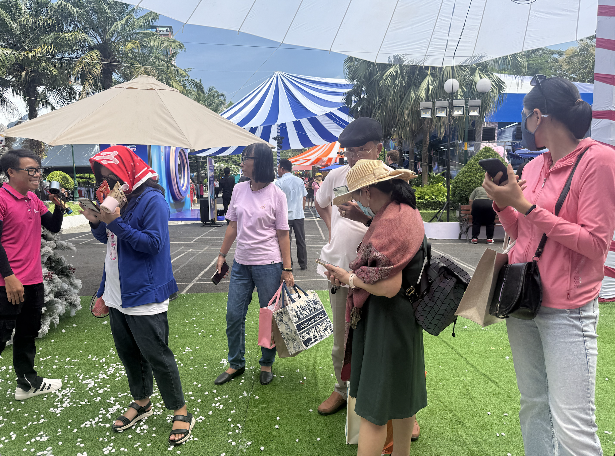 Cuối tuần săn tour giảm giá 