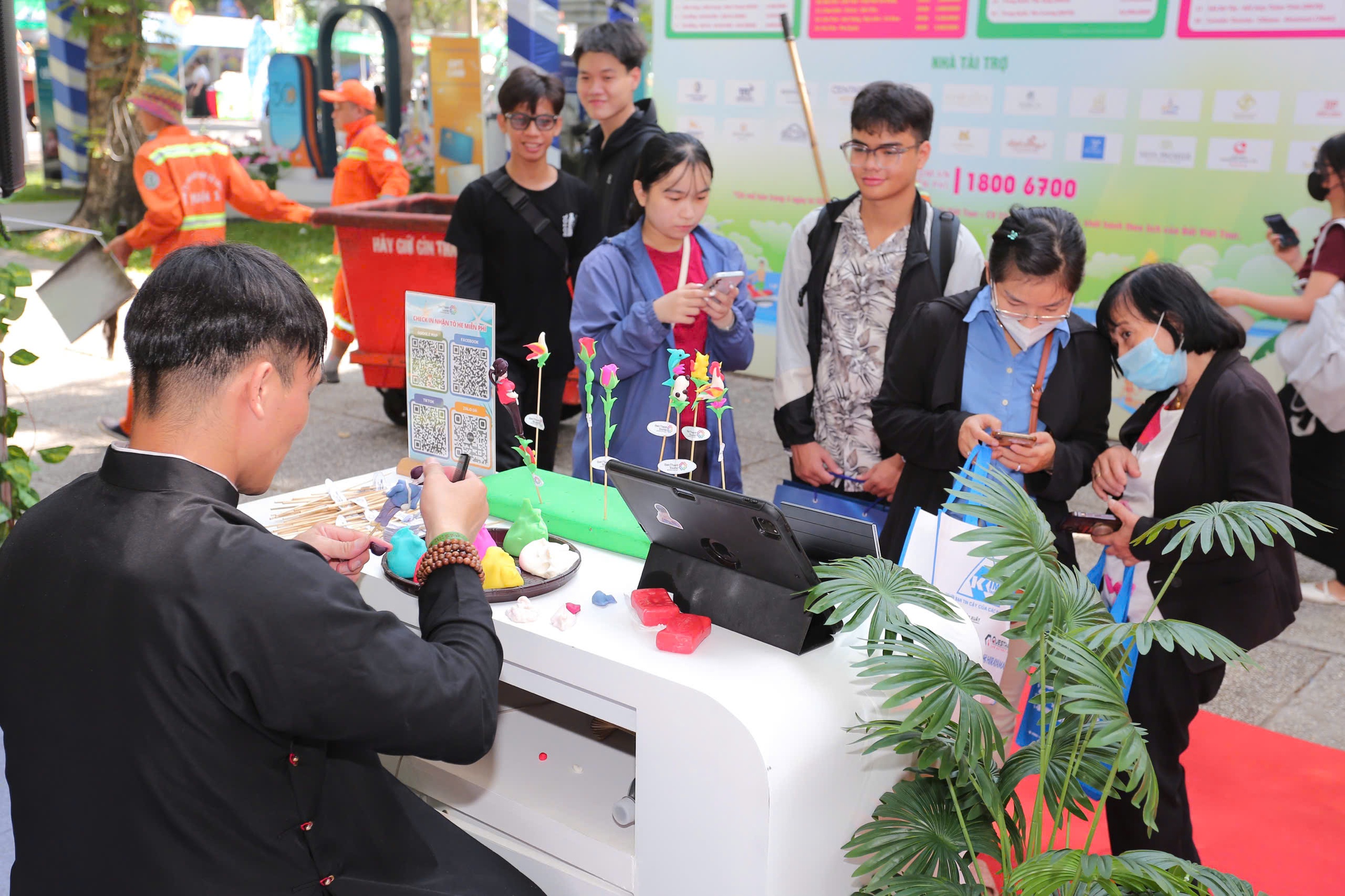 Cuối tuần săn tour giảm giá 