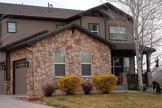 Ngôi nhà của vợ chồng Kristil và Daniel Krug. Ảnh: AP