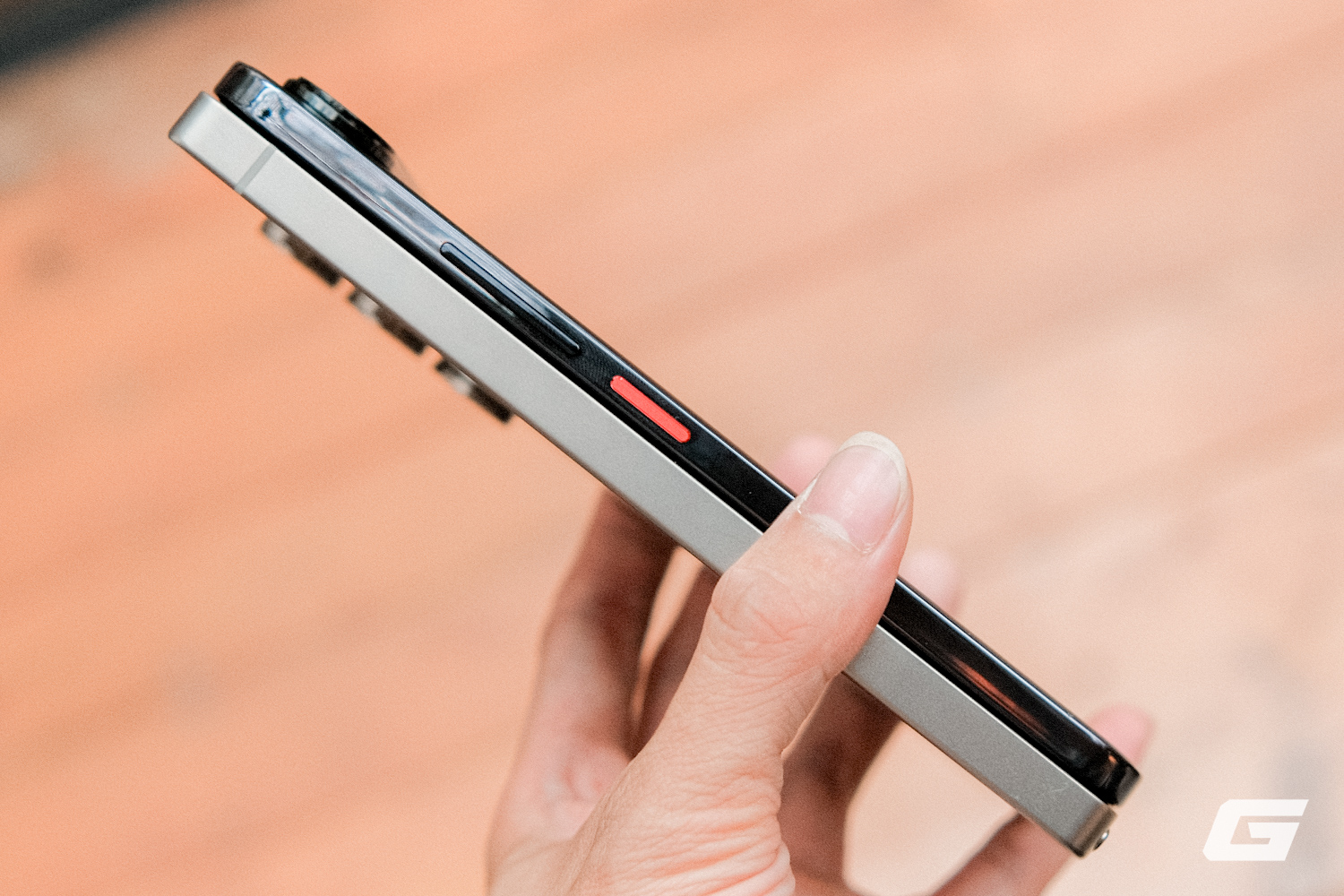 Đây là 'iPhone Air' của người lương 5 triệu- Ảnh 7. Đây là 'iPhone Air' của người lương 5 triệu- Ảnh 7.