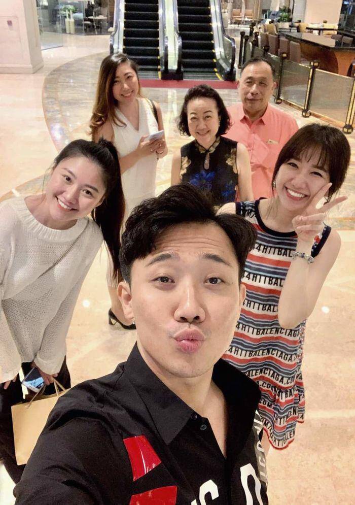 Cả nhà nam MC thường xuyên đi chơi, ăn uống cùng nhau.