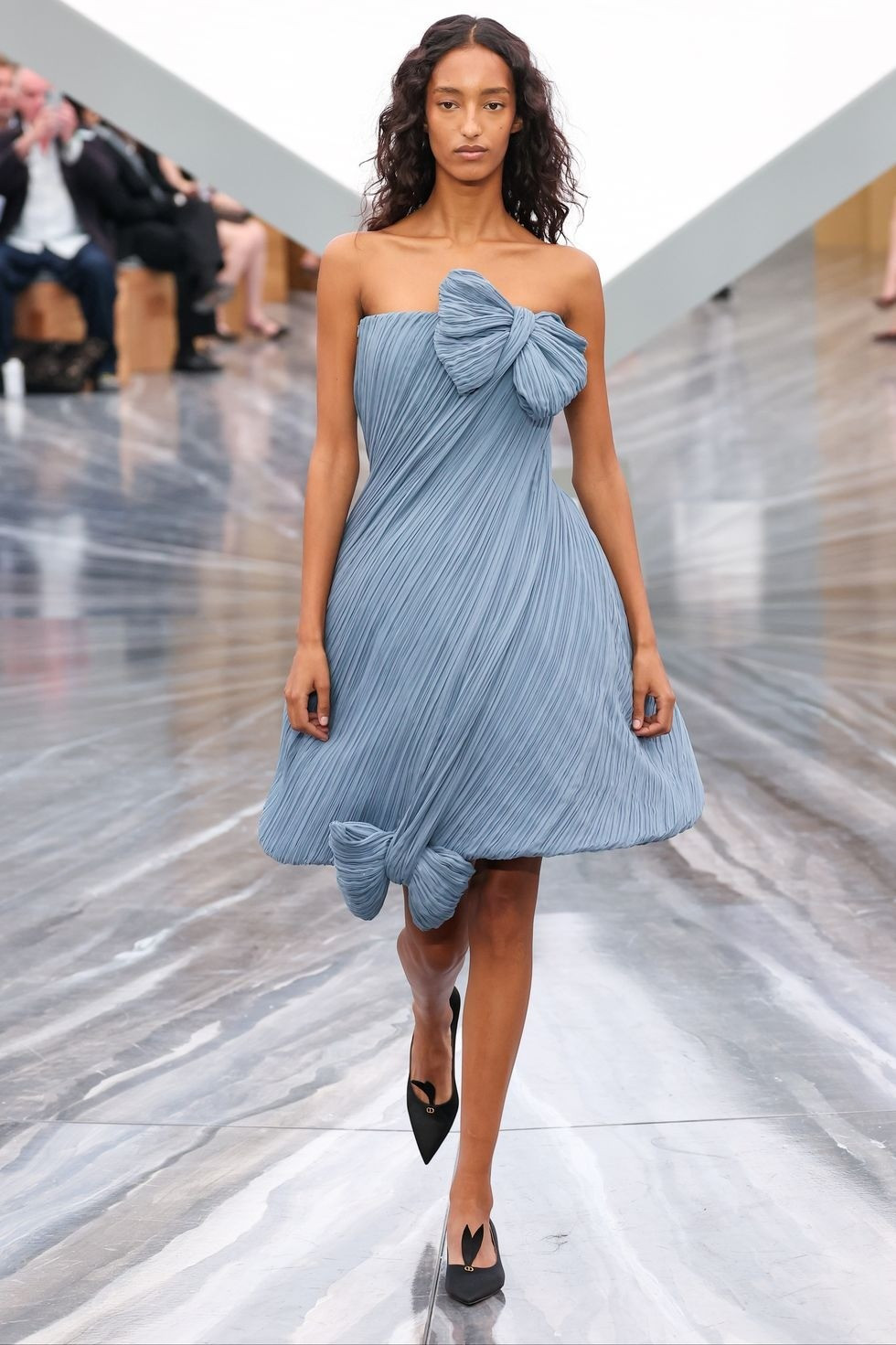 Váy xuyên thấu của Dior gây dậy sóng - Ảnh 12.