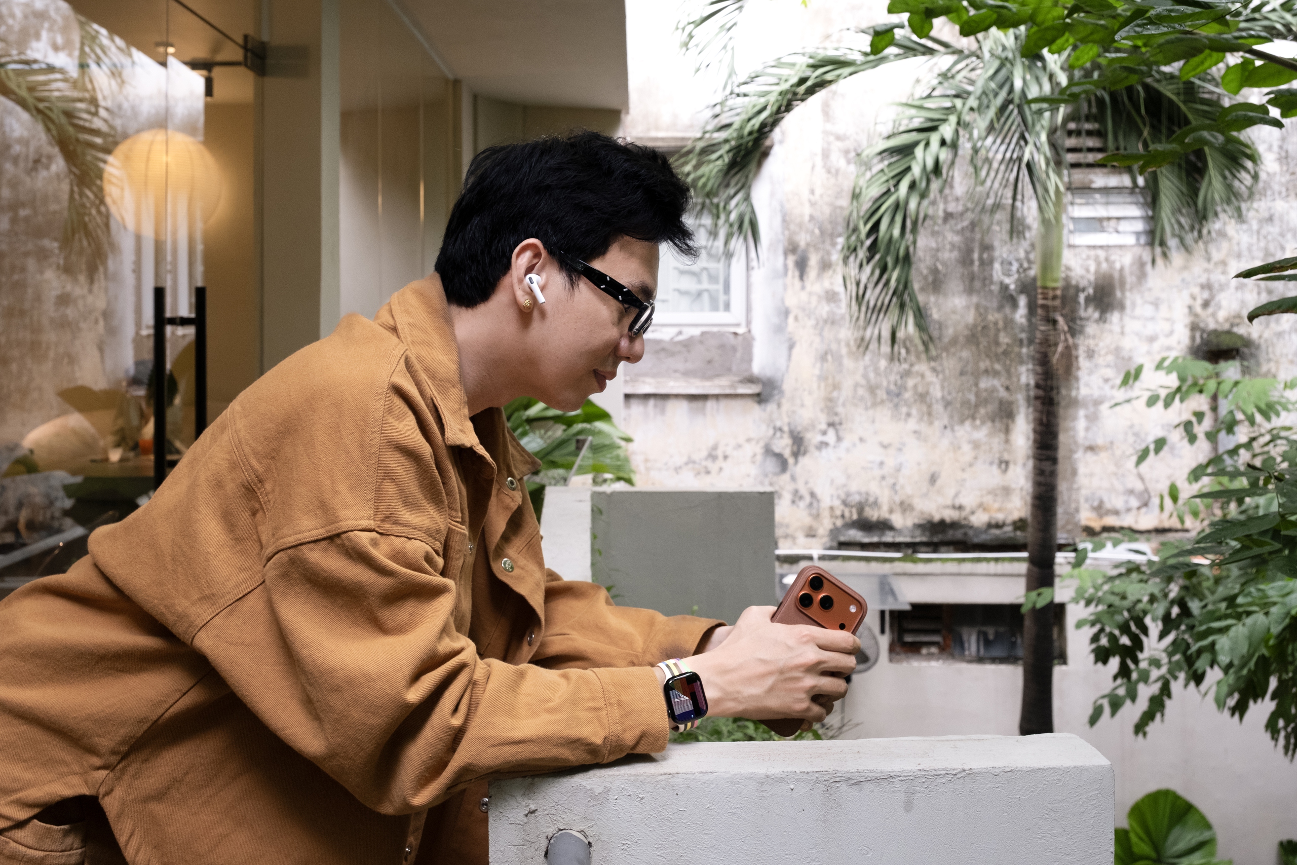 Trải nghiệm nhanh AirPods Pro 3 chính hãng vừa mở bán: Trên tai thoải mái, lần đầu có cảm biến đo nhịp tim- Ảnh 8.