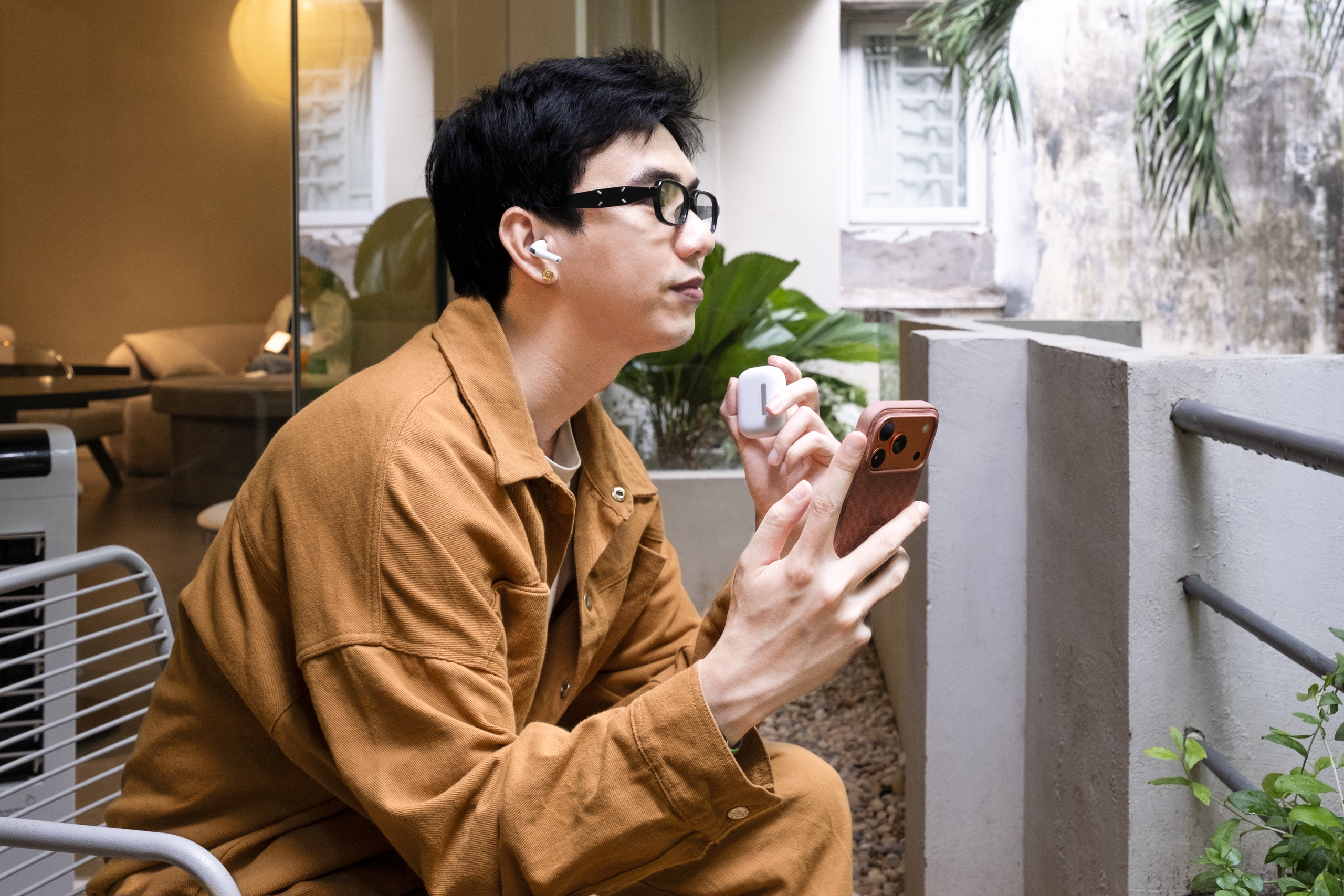 Trải nghiệm nhanh AirPods Pro 3 chính hãng vừa mở bán: Trên tai thoải mái, lần đầu có cảm biến đo nhịp tim- Ảnh 11.