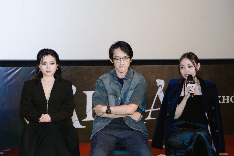 Đạo diễn Cải Mả nói gì về việc cắt vai của Thiên An trong phim? 6 Ekip phim “Cải Mả” khẳng định không bắt chước hay làm lại siêu phẩm “Quật Mộ Trùng Ma”.