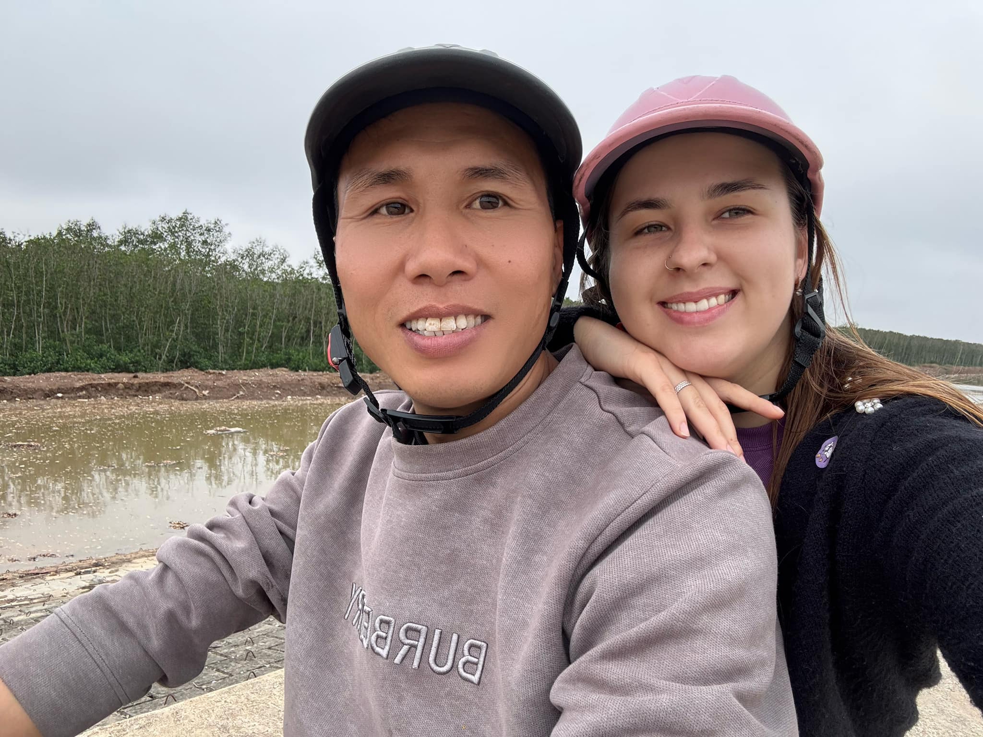 Chồng Thanh Hoá 10 điểm may mắn: Vợ Ukraine lột xác "thành tiên" sau 2 lần sinh nở, xin iPhone 17 "trộm vía" chồng không cho - Ảnh 7. Chồng Thanh Hoá 10 điểm may mắn: Vợ Ukraine lột xác "thành tiên" sau 2 lần sinh nở, xin iPhone 17 "trộm vía" chồng không cho - Ảnh 7.