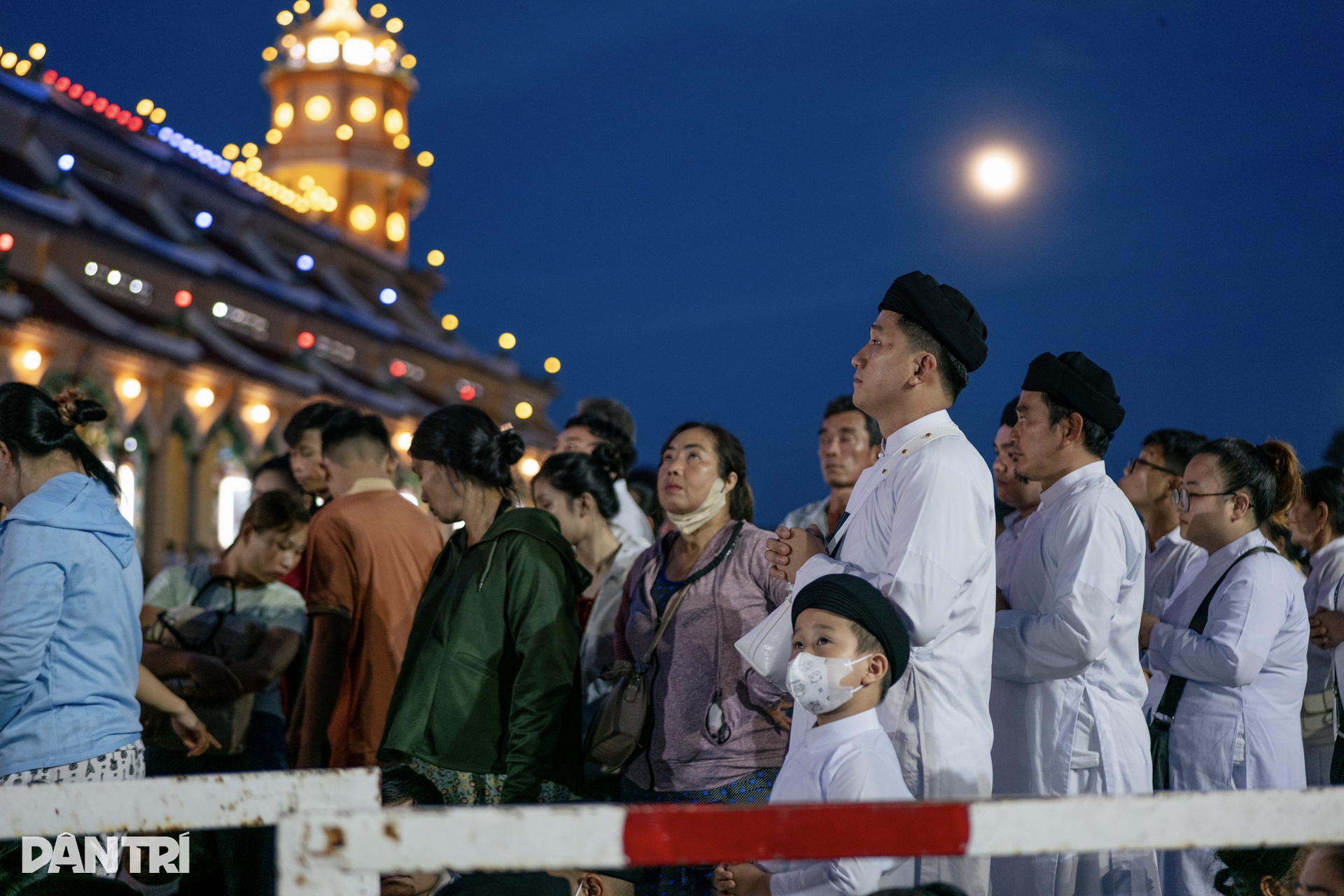 Tây Ninh rực sáng đêm Đại lễ Hội Yến Diêu Trì Cung 2025 - 3