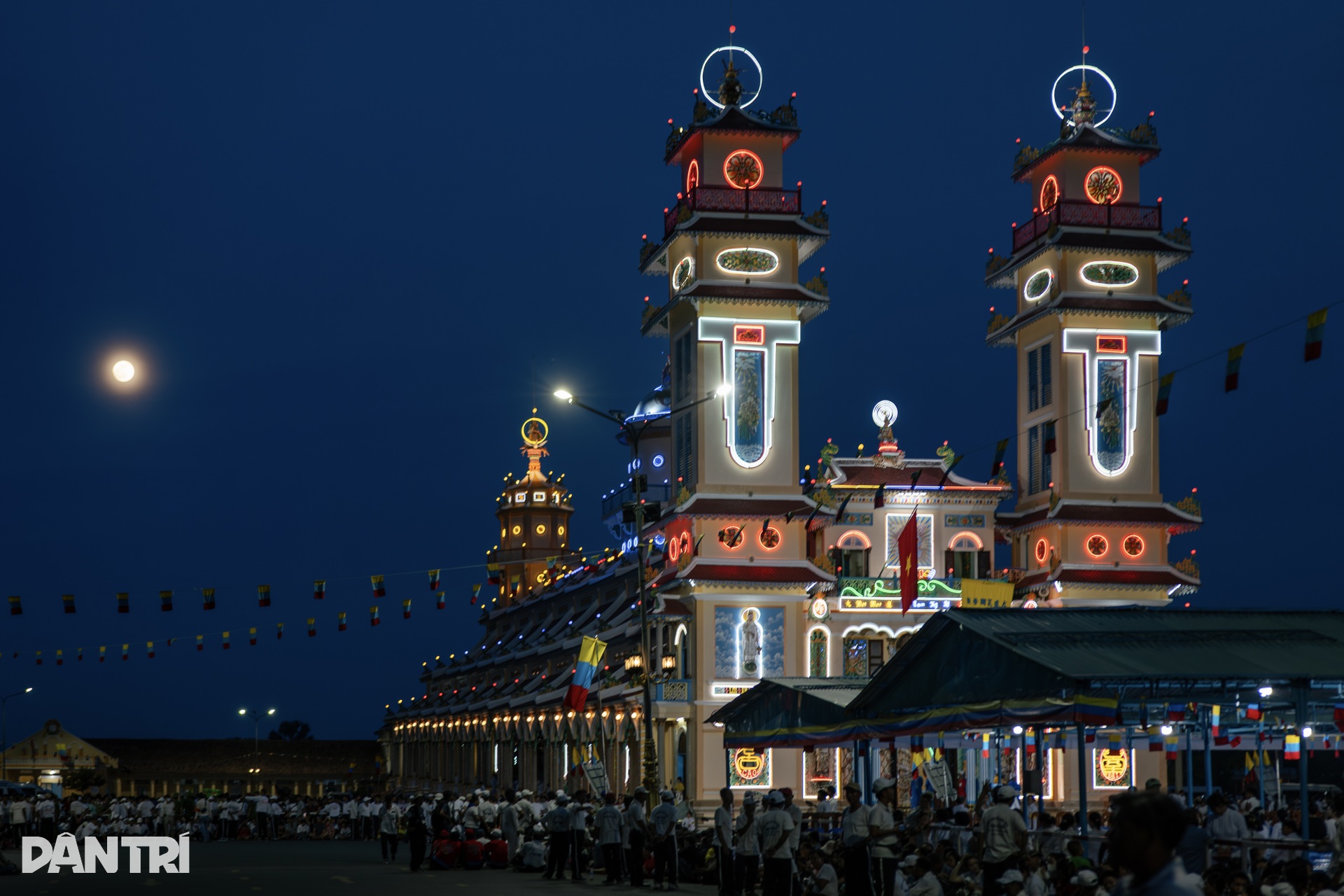 Tây Ninh rực sáng đêm Đại lễ Hội Yến Diêu Trì Cung 2025 - 2