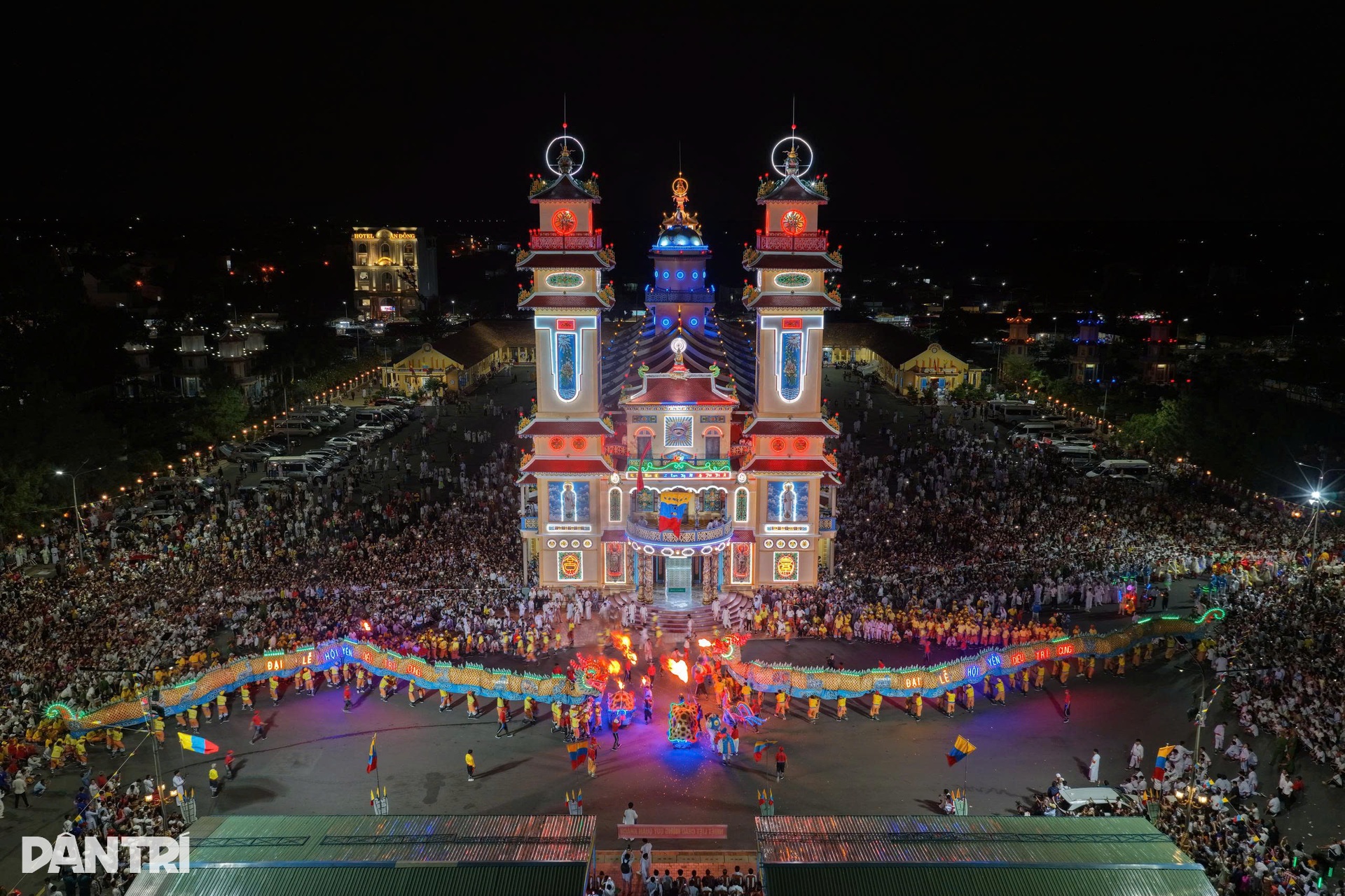 Tây Ninh rực sáng đêm Đại lễ Hội Yến Diêu Trì Cung 2025 - 7
