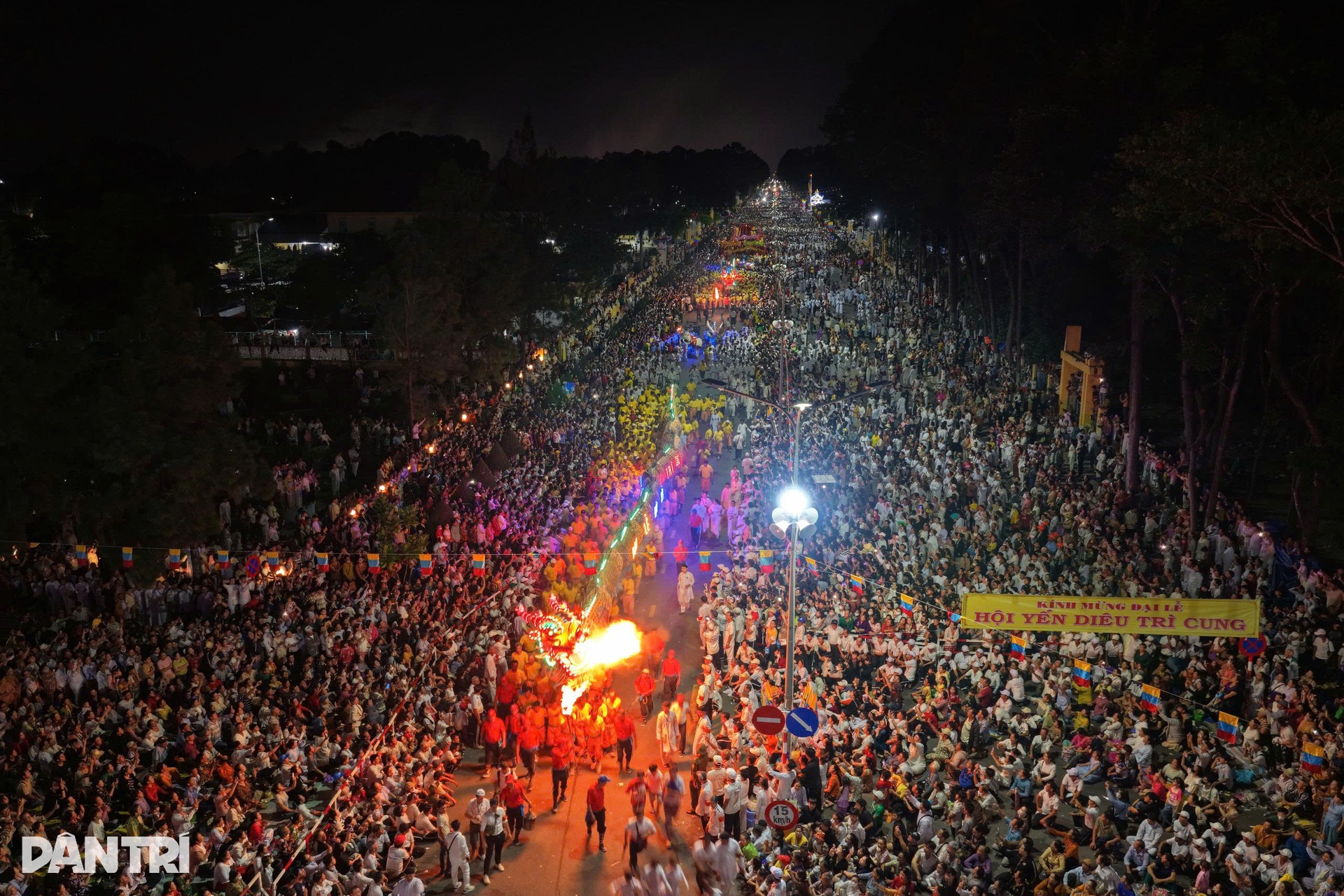 Tây Ninh rực sáng đêm Đại lễ Hội Yến Diêu Trì Cung 2025 - 8