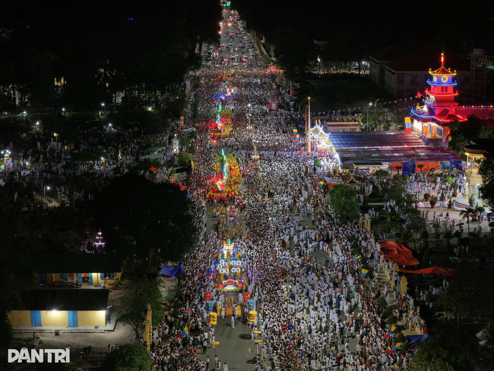 Tây Ninh rực sáng đêm Đại lễ Hội Yến Diêu Trì Cung 2025 - 18