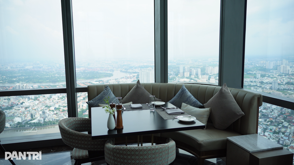 Tô bún thịt nướng giá gần nửa triệu đồng ở TPHCM: Đáng thử hay quá đắt? - 3