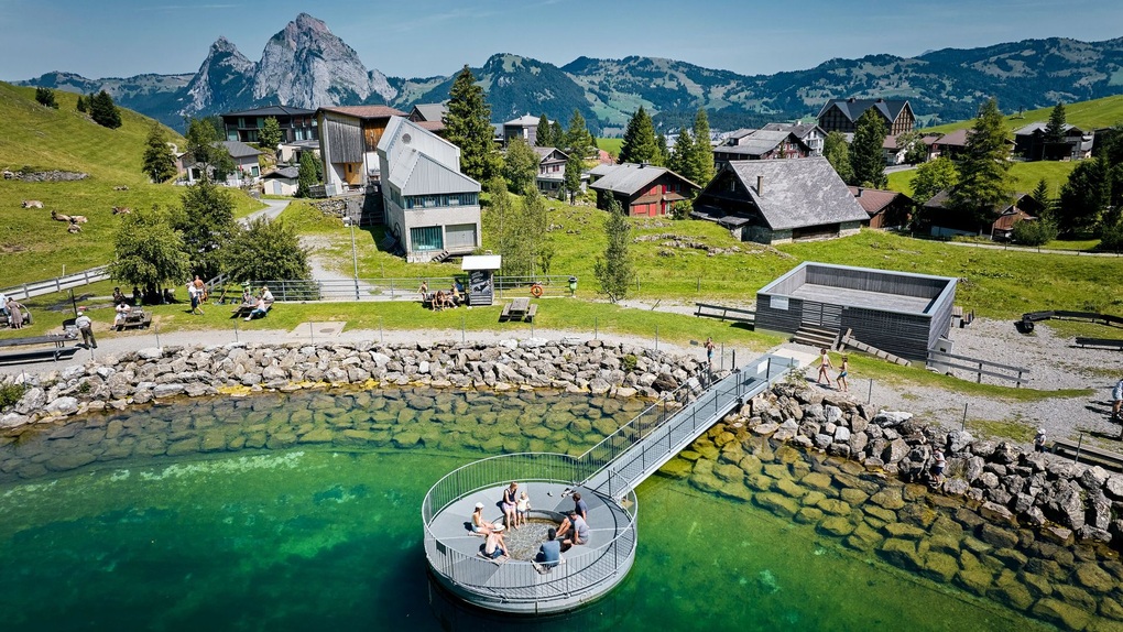 Tuyến tàu dốc nhất thế giới ở Thụy Sĩ dẫn vào ngôi làng trên núi không ô tô - 3