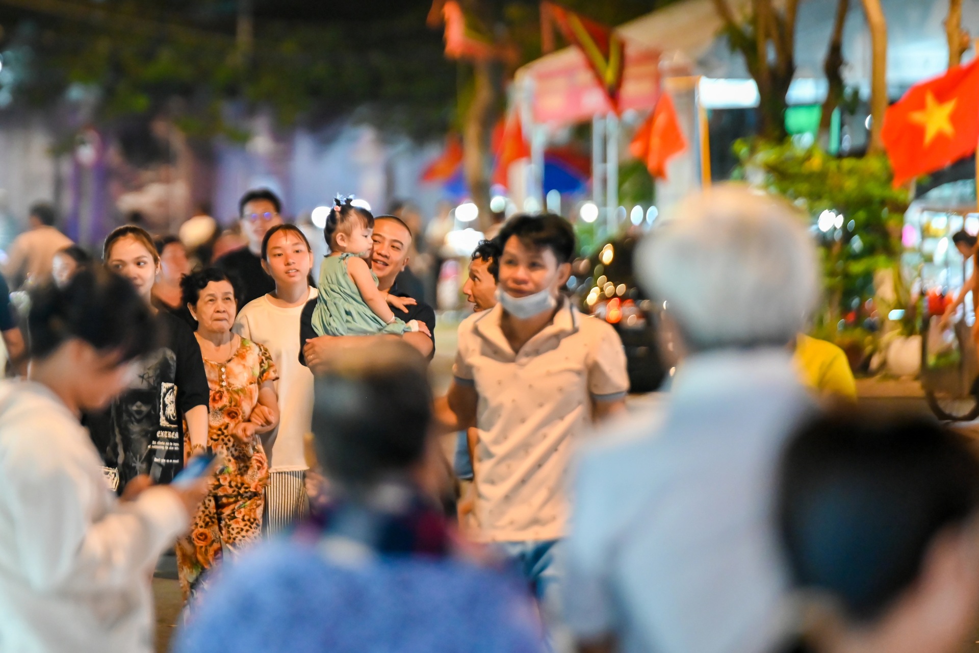  Rực rỡ đêm khai mạc Lễ hội Nghinh Ông Cần Giờ 2025 - 3