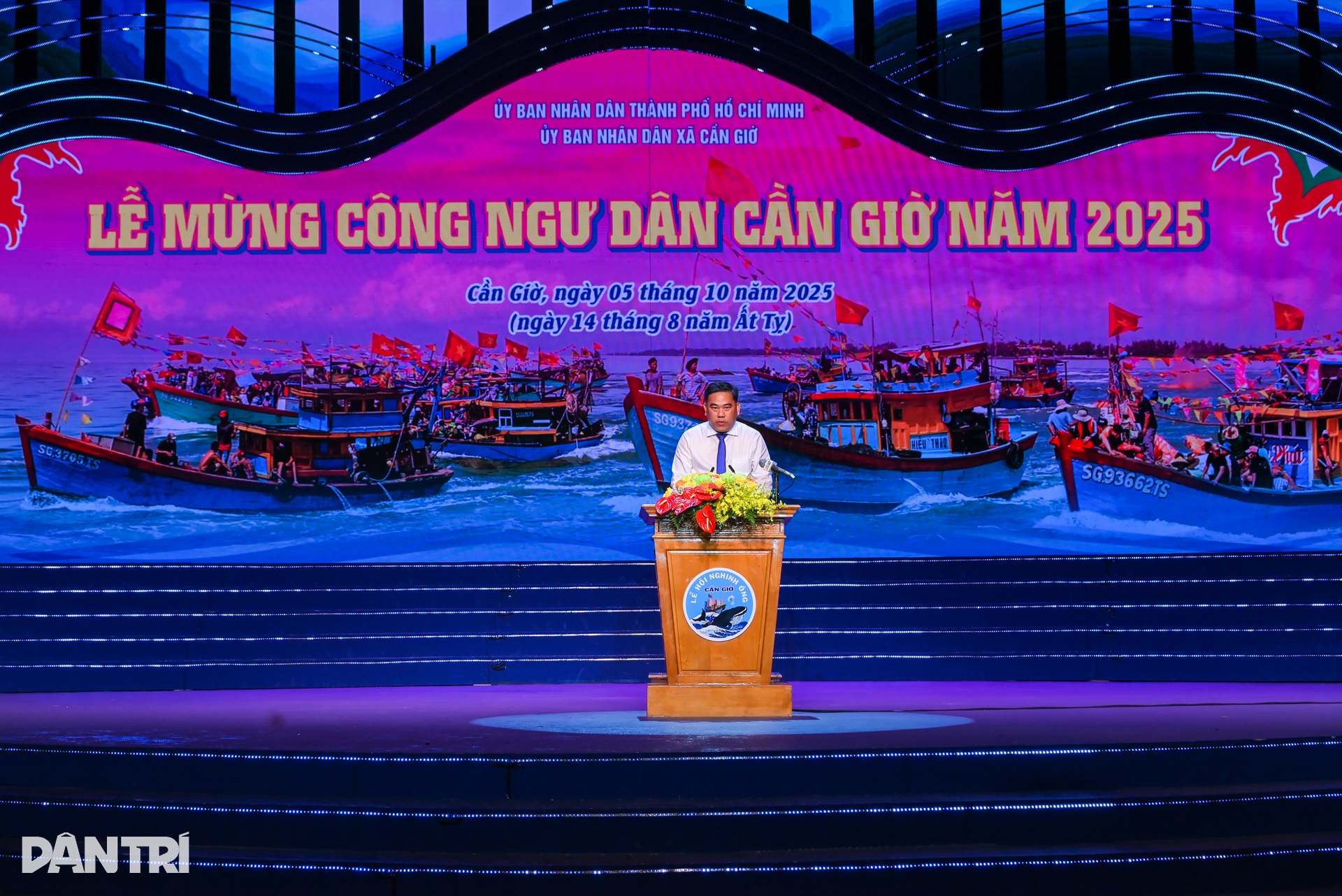  Rực rỡ đêm khai mạc Lễ hội Nghinh Ông Cần Giờ 2025 - 4