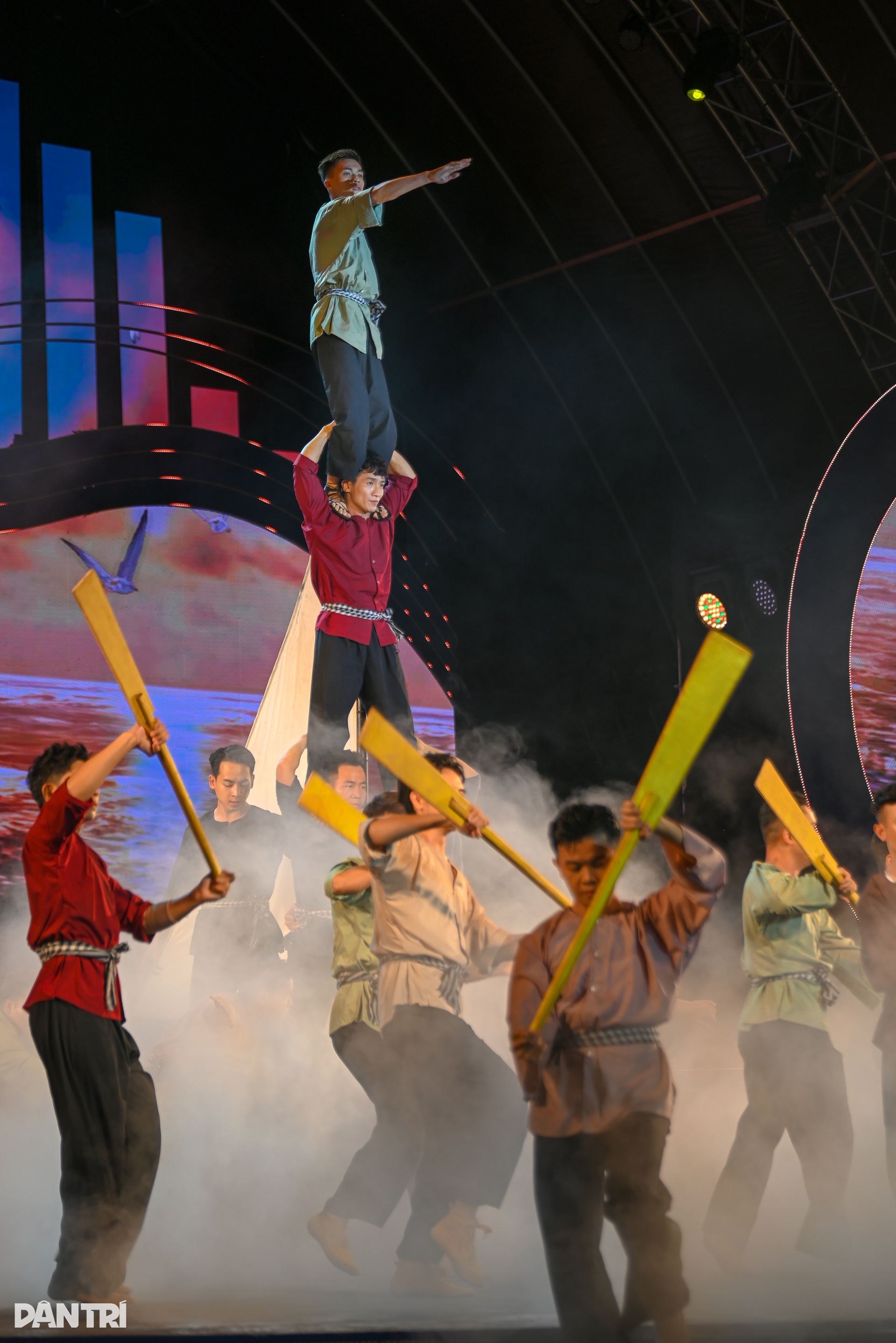  Rực rỡ đêm khai mạc Lễ hội Nghinh Ông Cần Giờ 2025 - 5