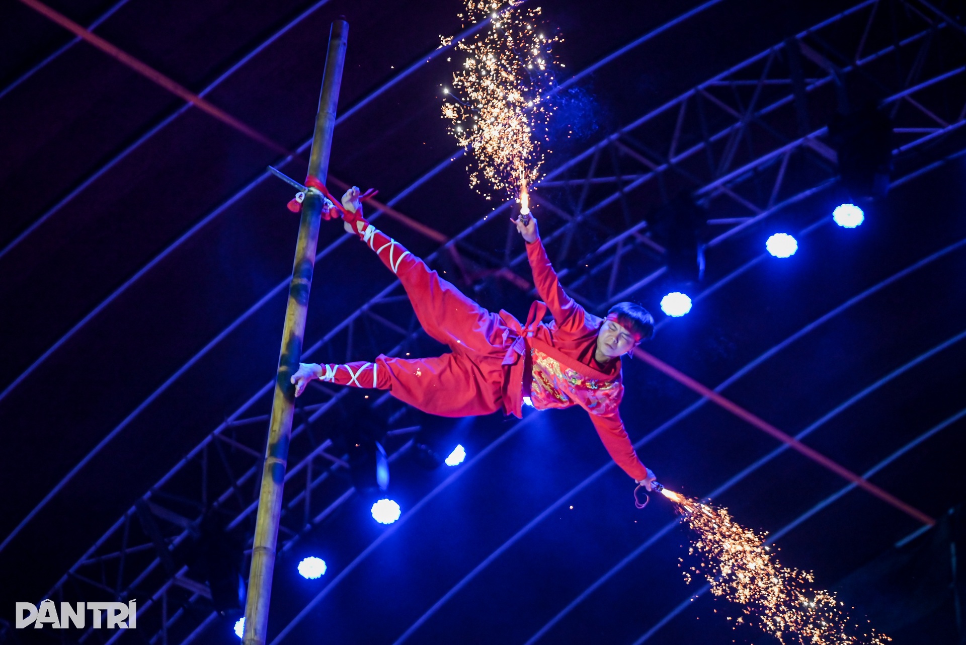  Rực rỡ đêm khai mạc Lễ hội Nghinh Ông Cần Giờ 2025 - 8