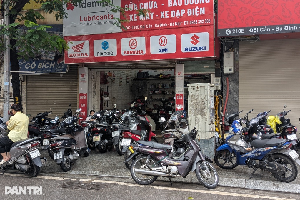 Sửa xe máy mùa mưa bão được ví như “vua của mọi nghề” - 2