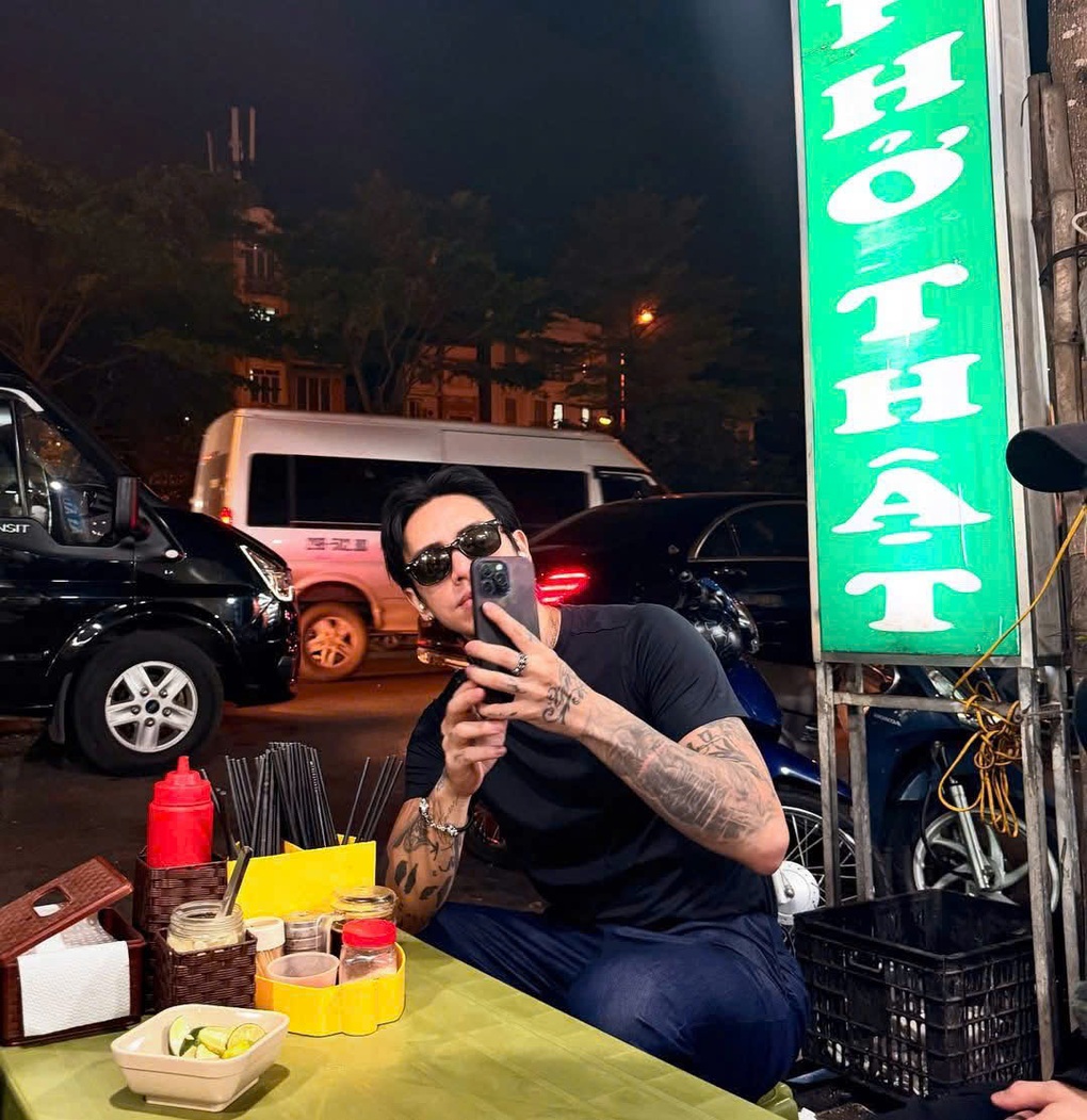 Hứa Quang Hán và loạt sao mê món cuốn, phở Việt, nửa đêm vẫn đi ăn  - 3