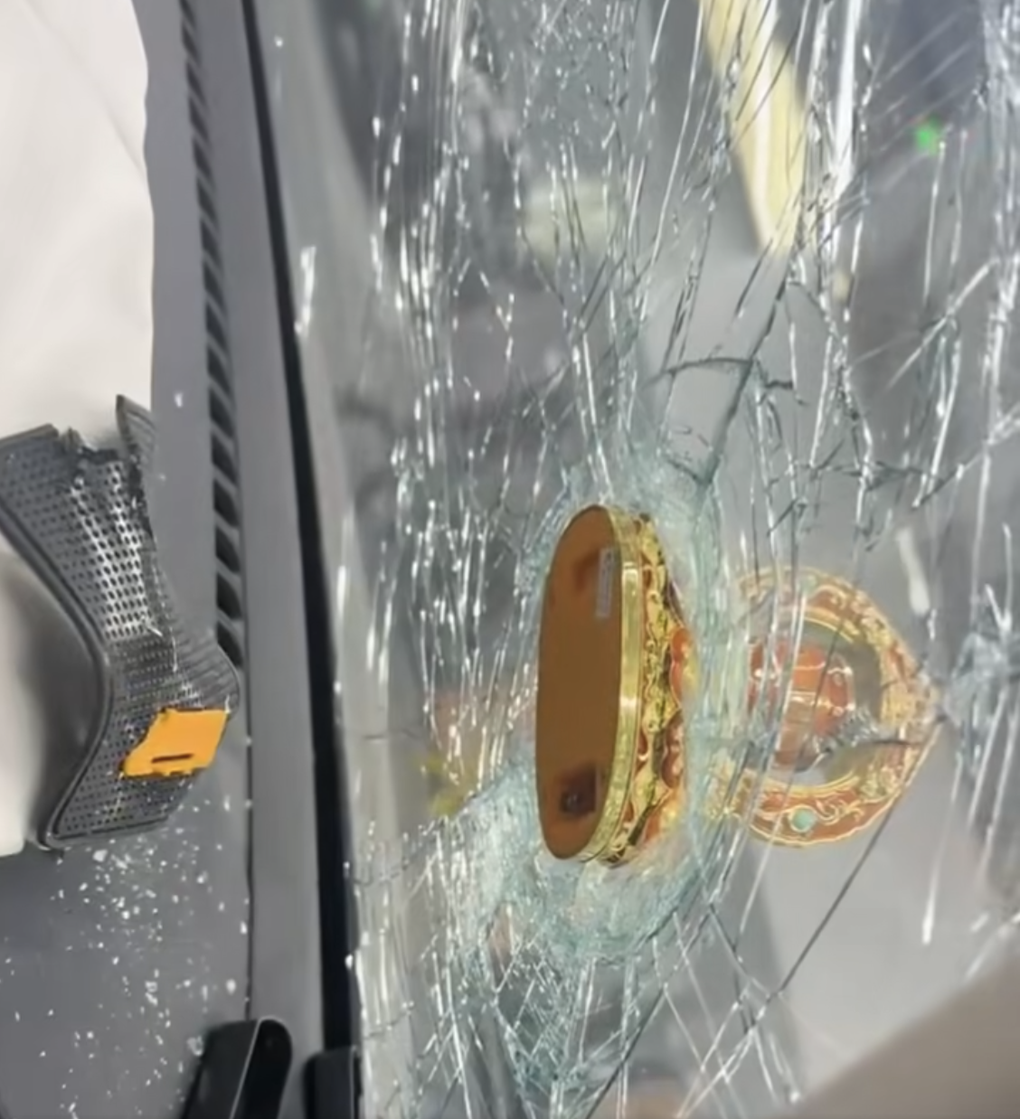 Những đồ trang trí có thể gây sát thương hoặc thiệt hại cả chục triệu đồng - 2