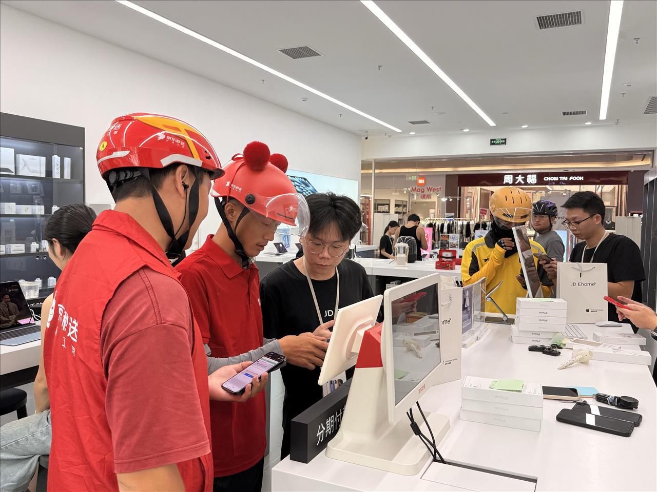 Không cần chen chúc xếp hàng, người Trung Quốc mua iPhone 17 nhanh như đặt đồ ăn- Ảnh 5. Không cần chen chúc xếp hàng, người Trung Quốc mua iPhone 17 nhanh như đặt đồ ăn- Ảnh 5.