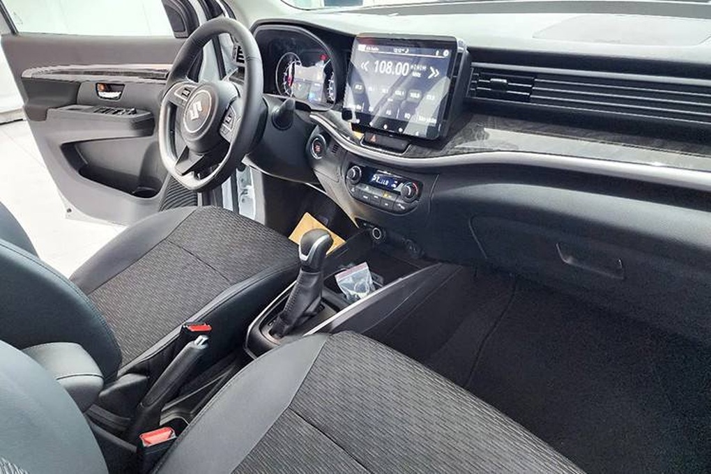 Vừa về đại lý, bản đặc biệt của Suzuki XL7 đã được giảm 70 triệu đồng - 3