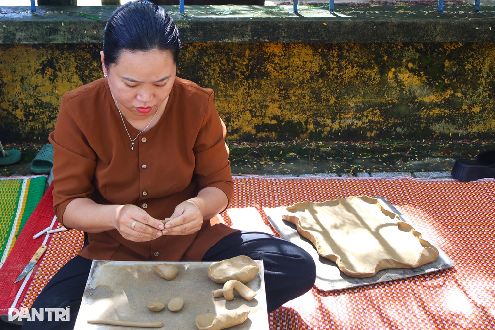 Làng gốm 500 năm tuổi đạt giải thưởng điểm du lịch cộng đồng tốt nhất 2025 - 3