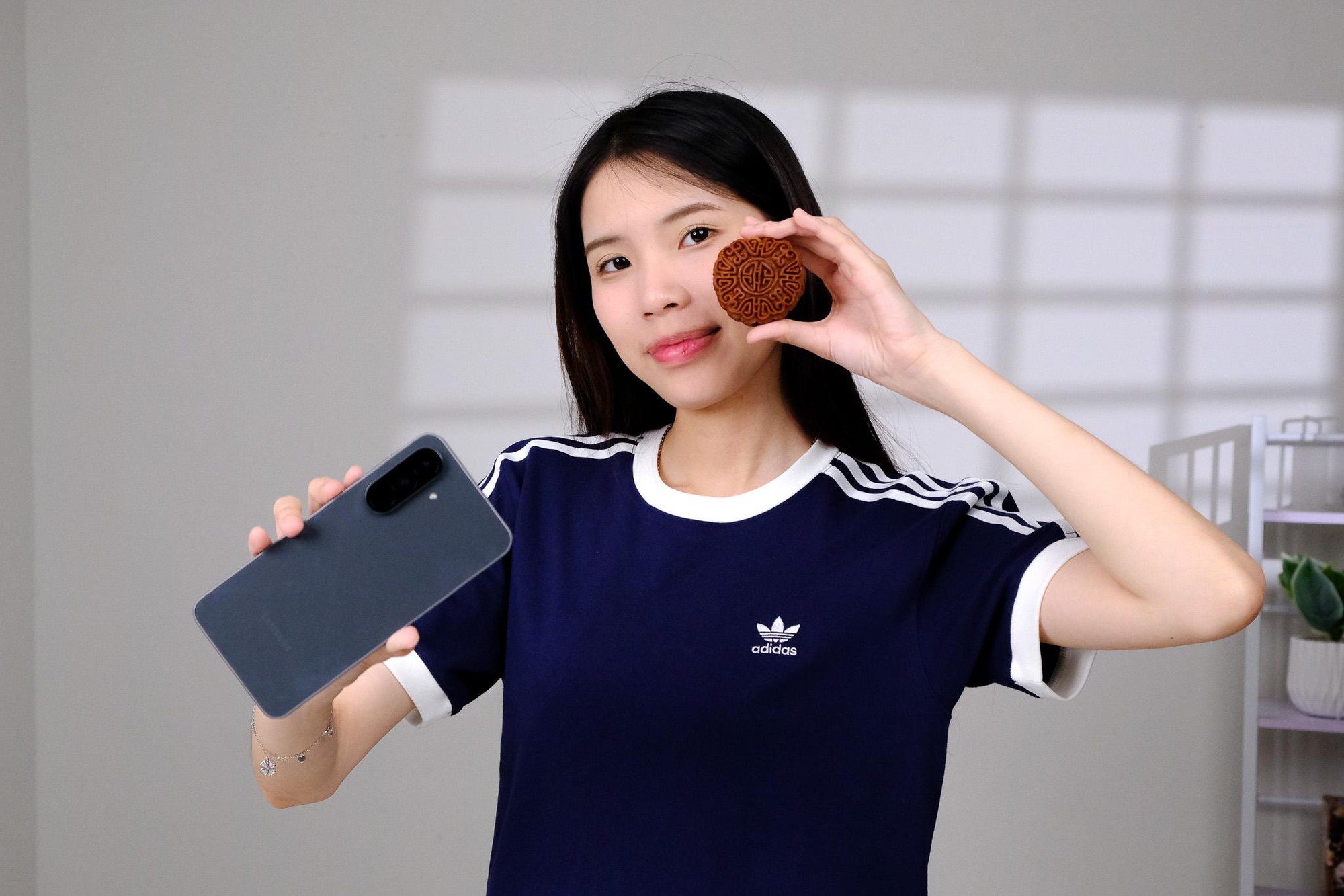 Thưởng vị Đoàn viên chuẩn gu cả nhà: Chọn bánh Trung thu dễ dàng cùng Gemini Live trên Galaxy A56 5G- Ảnh 4.