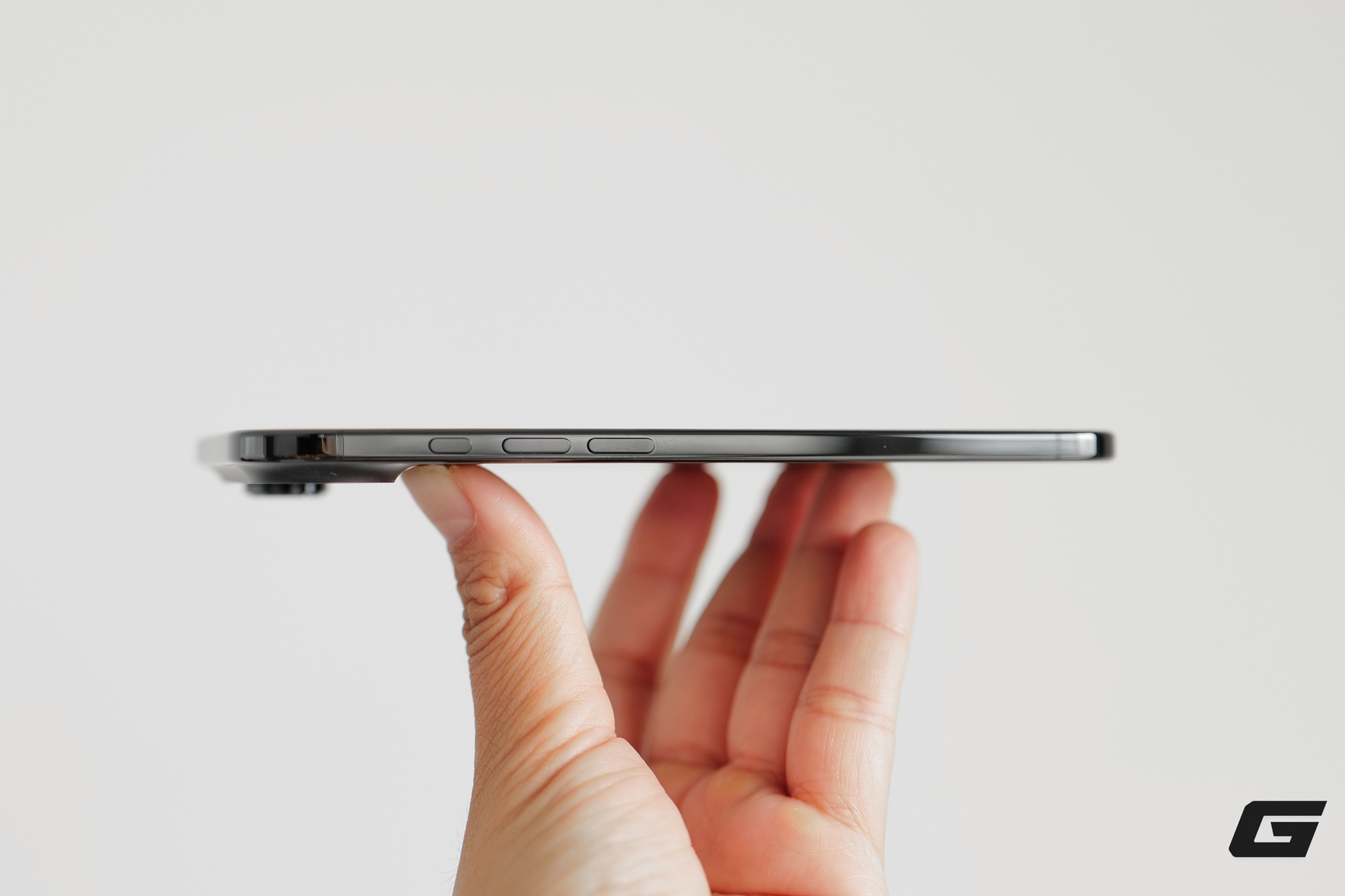 Bạn sẽ khó tin độ mỏng của iPhone Air cho tới khi xem những hình này!- Ảnh 6.