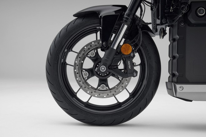 Xe máy điện Honda mới toanh vừa ra mắt: Khỏe ngang xe 1000 cc, sạc nhanh chỉ 30 phút, dáng cực đẹp- Ảnh 4.