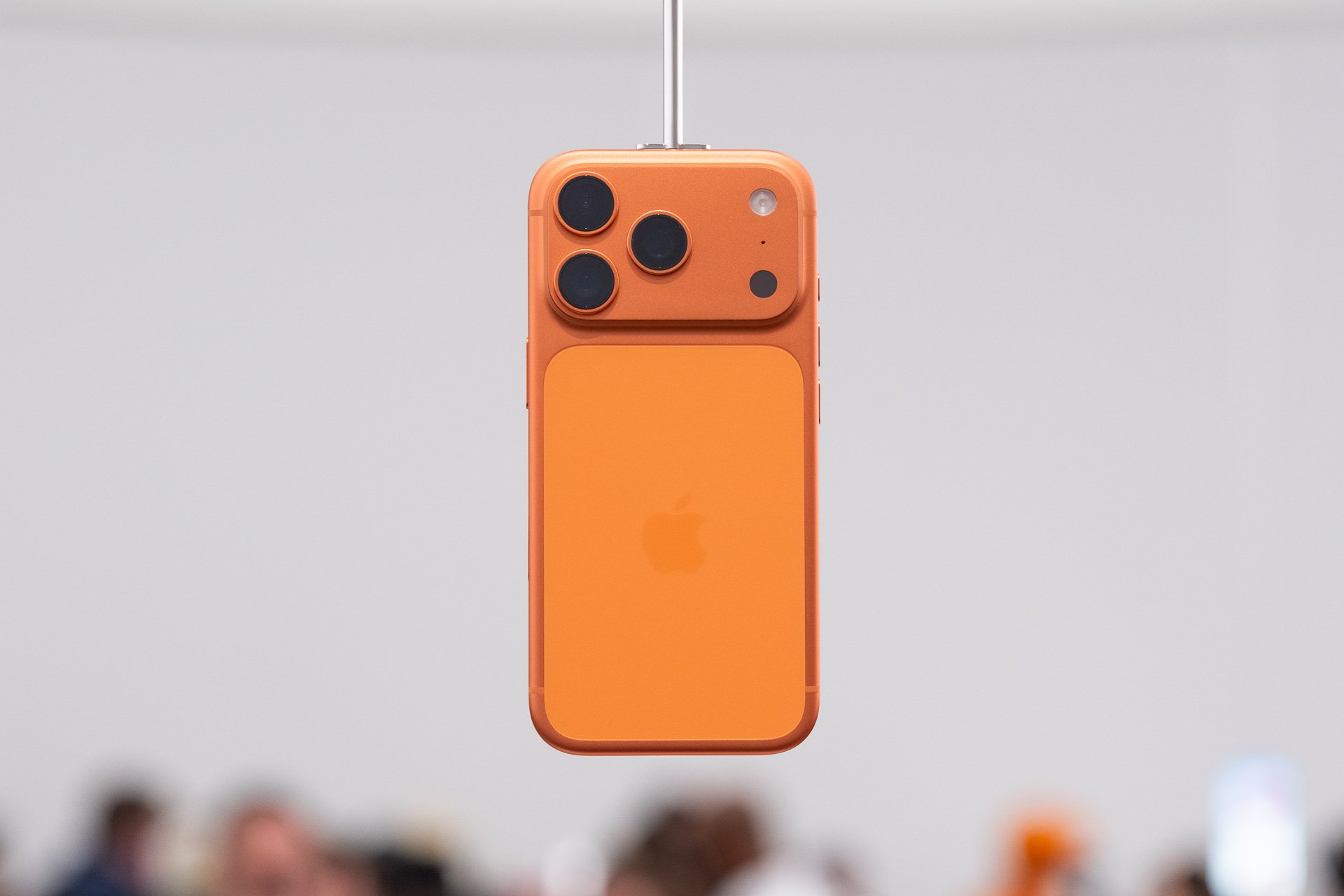 Vì sao bạn nên mua iPhone 17 Pro thay vì iPhone 17 Pro Max, đây là 3 lý do 