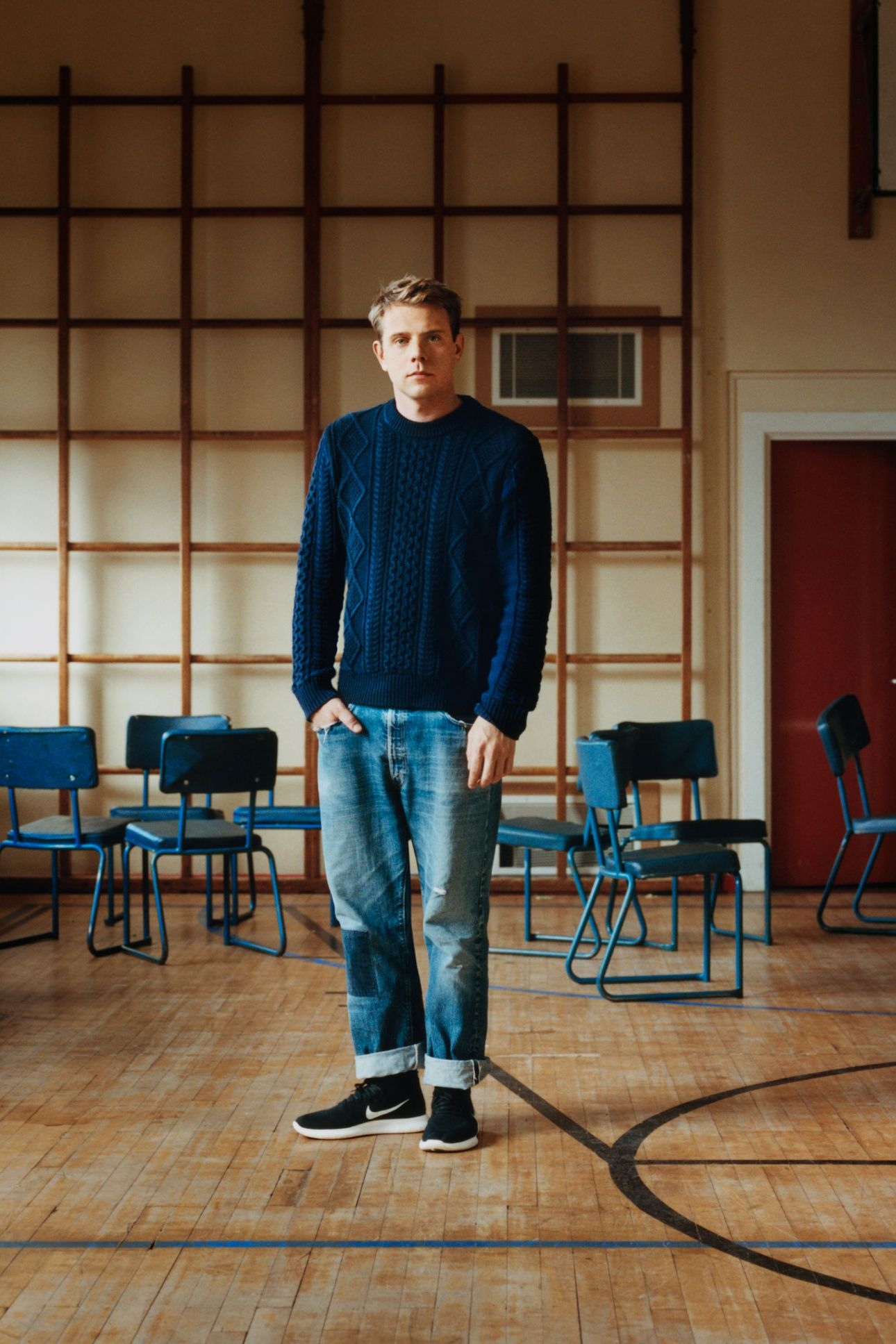 Người đàn ông đứng sau 