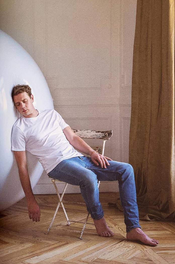 Người đàn ông đứng sau 