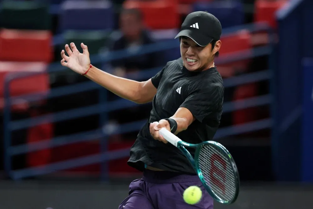 Tay vợt trẻ gốc Việt Learner Tien