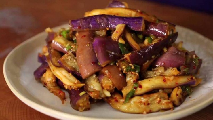 4 món ăn bài thuốc hỗ trợ trị bệnh từ cà tím 4 Cà tím xào hỗ trợ ngăn ngừa các biến chứng do tăng huyết áp.