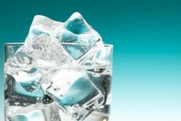 Uống nước đá giải nhiệt mùa nóng coi chừng rước đủ bệnh vào thân