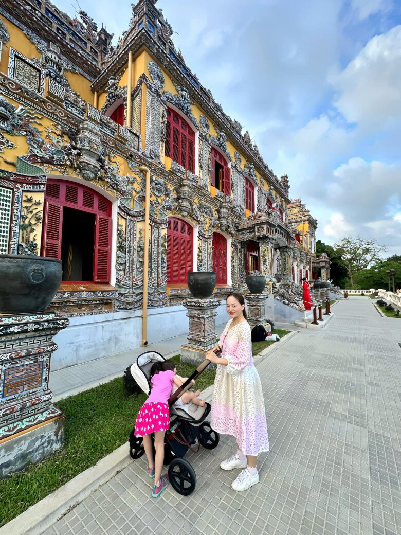 Lan Phương giành được quyền nuôi 2 con sau khi ly hôn chồng Tây.