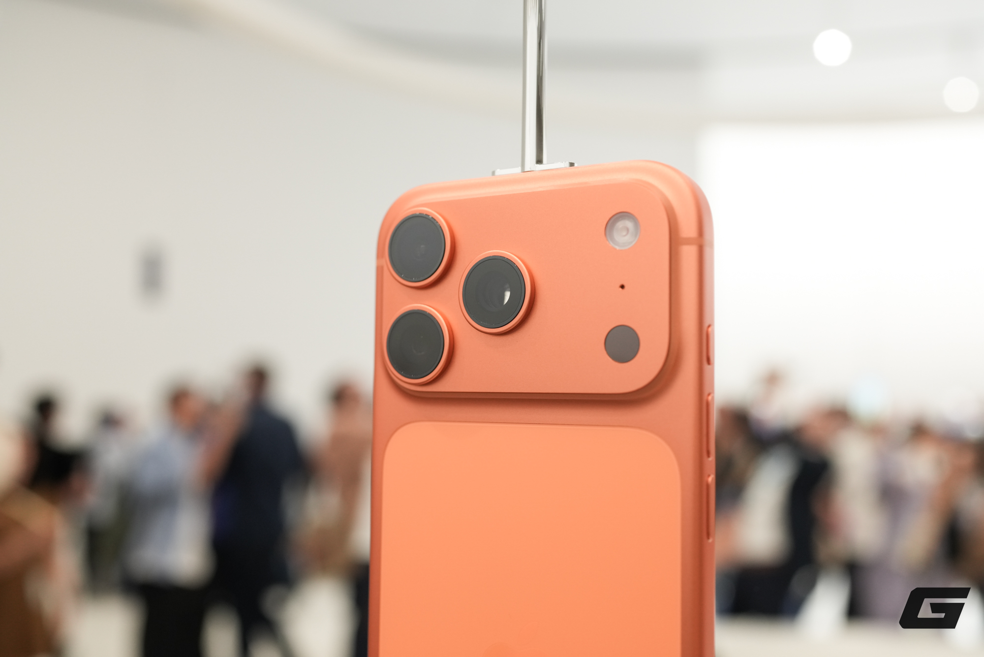 Trên tay iPhone 17 Pro Max tại Mỹ: Camera nâng cấp lớn, bộ ba chip mới A19 Pro + N1 + C1X, pin trâu nhất lịch sử nhưng phải đánh đổi dày và nặng hơn, giá tại Việt Nam cũng cao hơn- Ảnh 3.